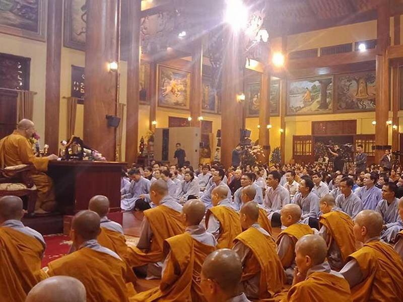 Từ vụ thỉnh vong ở chùa Ba Vàng: Trách nhiệm của ai?