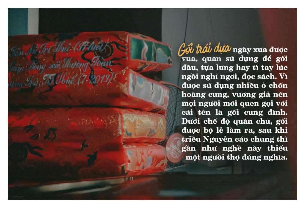 Cụ bà gần 100 năm lưu giữ nghề may gối cung đình Huế - Ảnh 1