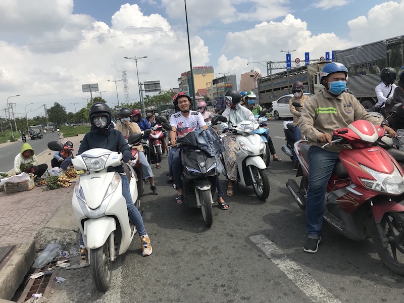Lưu ý 5 trường hợp vượt xe đúng luật để không bị phạt