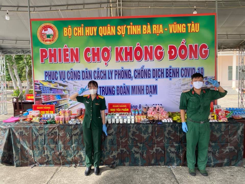 Ấm áp 'Phiên chợ 0 đồng' của bộ đội mở trong khu cách ly