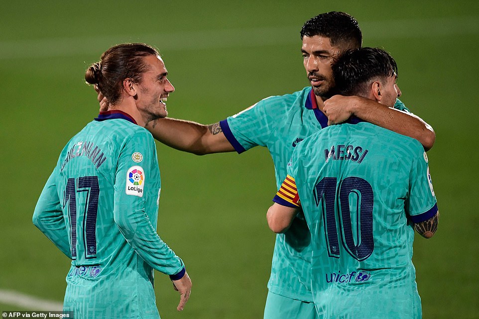 Hàng công bùng nổ, Barcelona ‘hủy diệt’ Villarreal