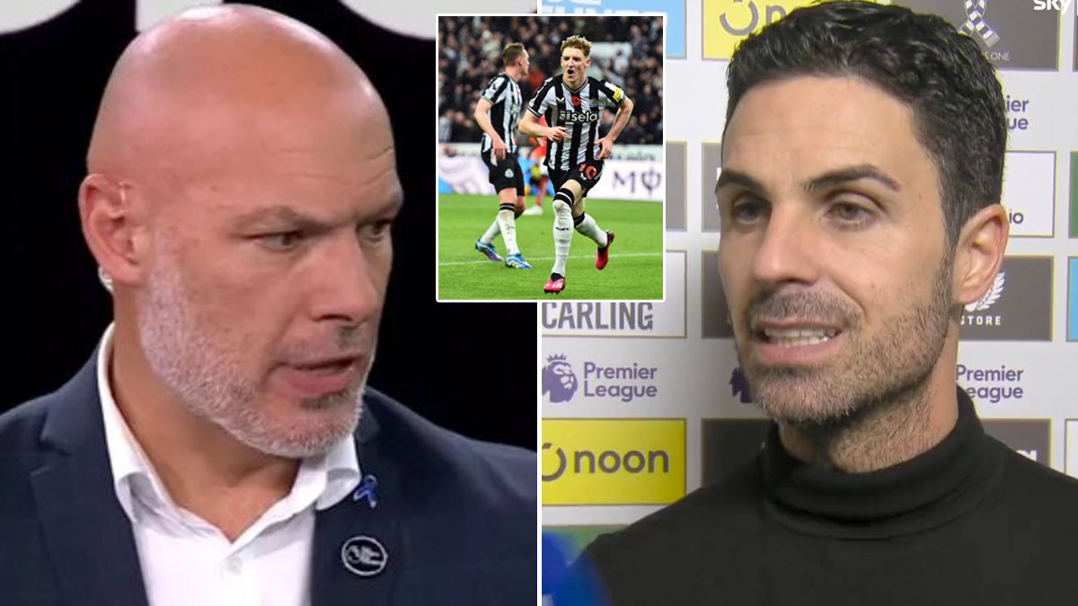 HLV Mikel Arteta chắc sẽ còn tức giận hơn trước lời giải thích của Howard Webb. ẢNH: MIRROR arsenal-newcastle-var-webb-arteta.jpeg