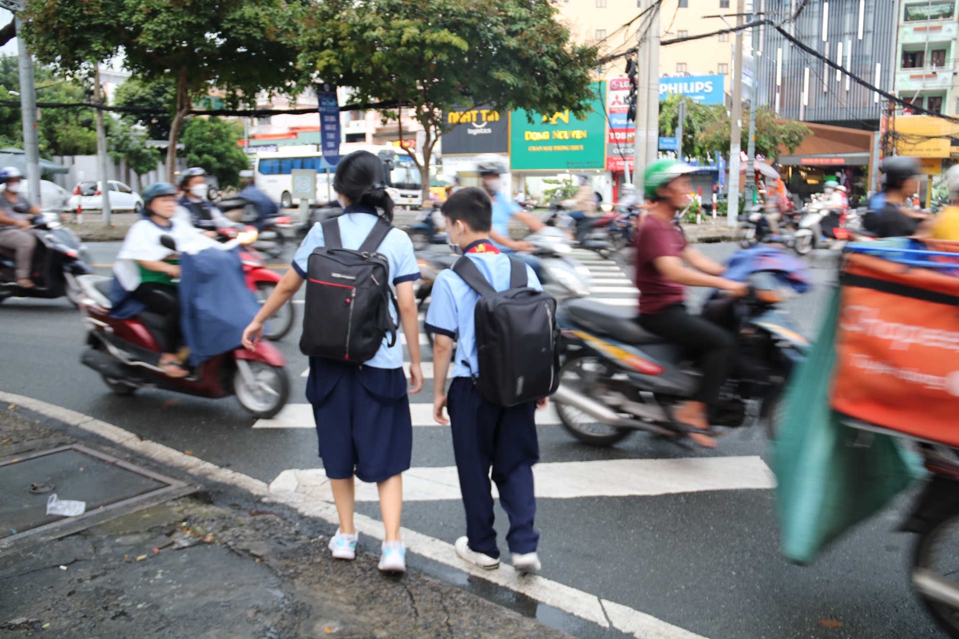 TP.HCM dự kiến thí điểm quản lý tốc độ ở một số khu vực dễ gây tổn thương như trường học, bệnh viện. Ảnh: NHƯ NGỌC