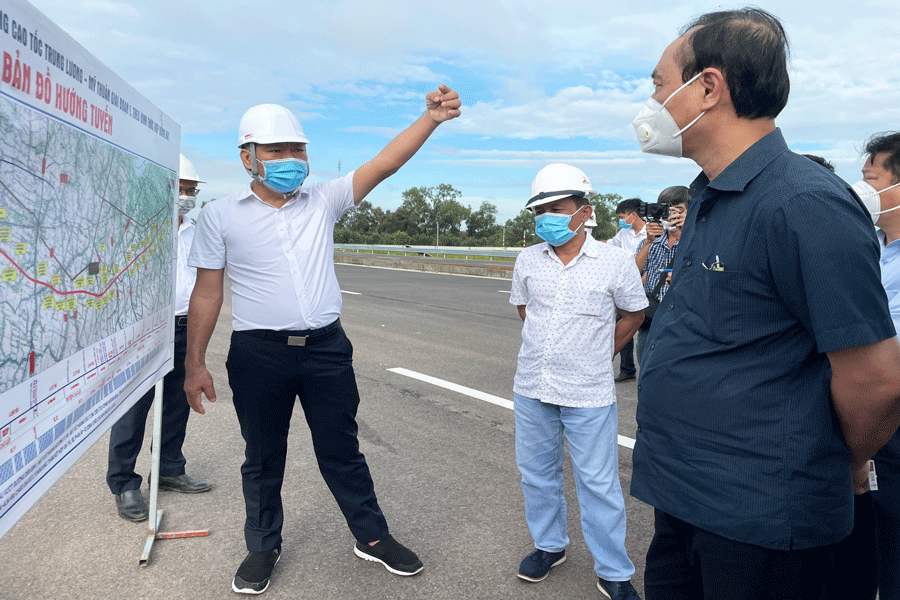 Cao tốc Trung Lương – Mỹ Thuận sẽ phục vụ người dân dịp Tết Nguyên đán ảnh 3 Thứ trưởng Bộ GTVT Lê Đình Thọ kiểm tra dự án cao tốc Trung Lương - Mỹ Thuận