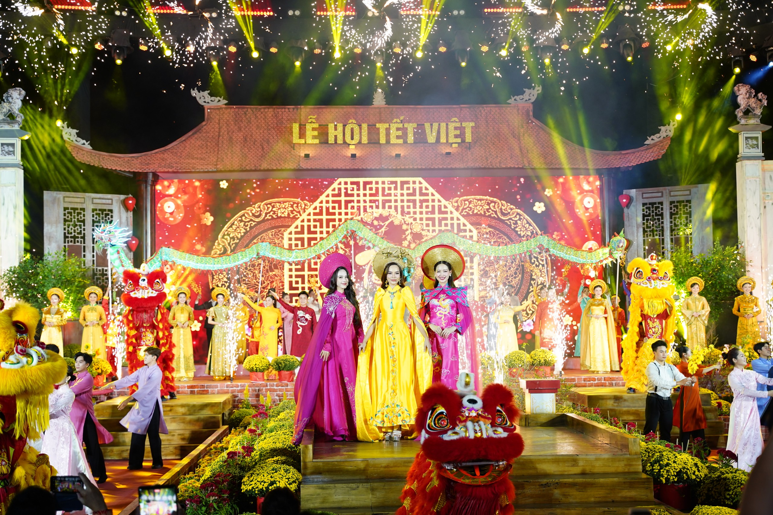 Chùm ảnh: Đặc sắc lễ hội Tết Việt 2024