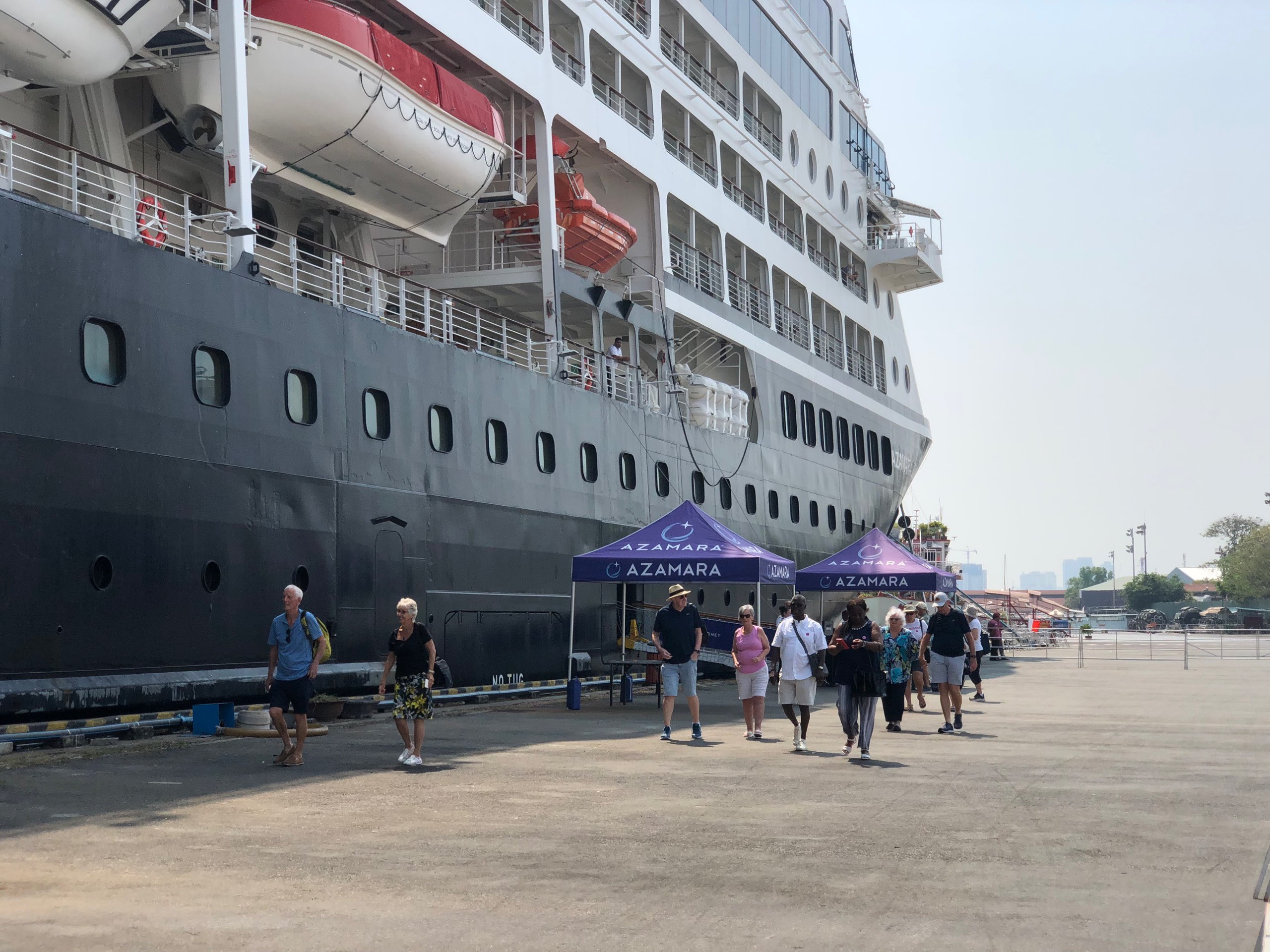 Việt Nam đón nhiều đoàn khách quốc tế cao cấp qua đường tàu biển