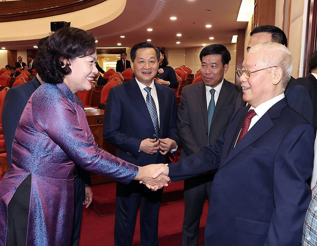 Tổng Bí thư Nguyễn Phú Trọng cùng các đồng chí lãnh đạo Đảng, Nhà nước và đại biểu dự Hội nghị Trung ương lần thứ chín, khóa XIII.
