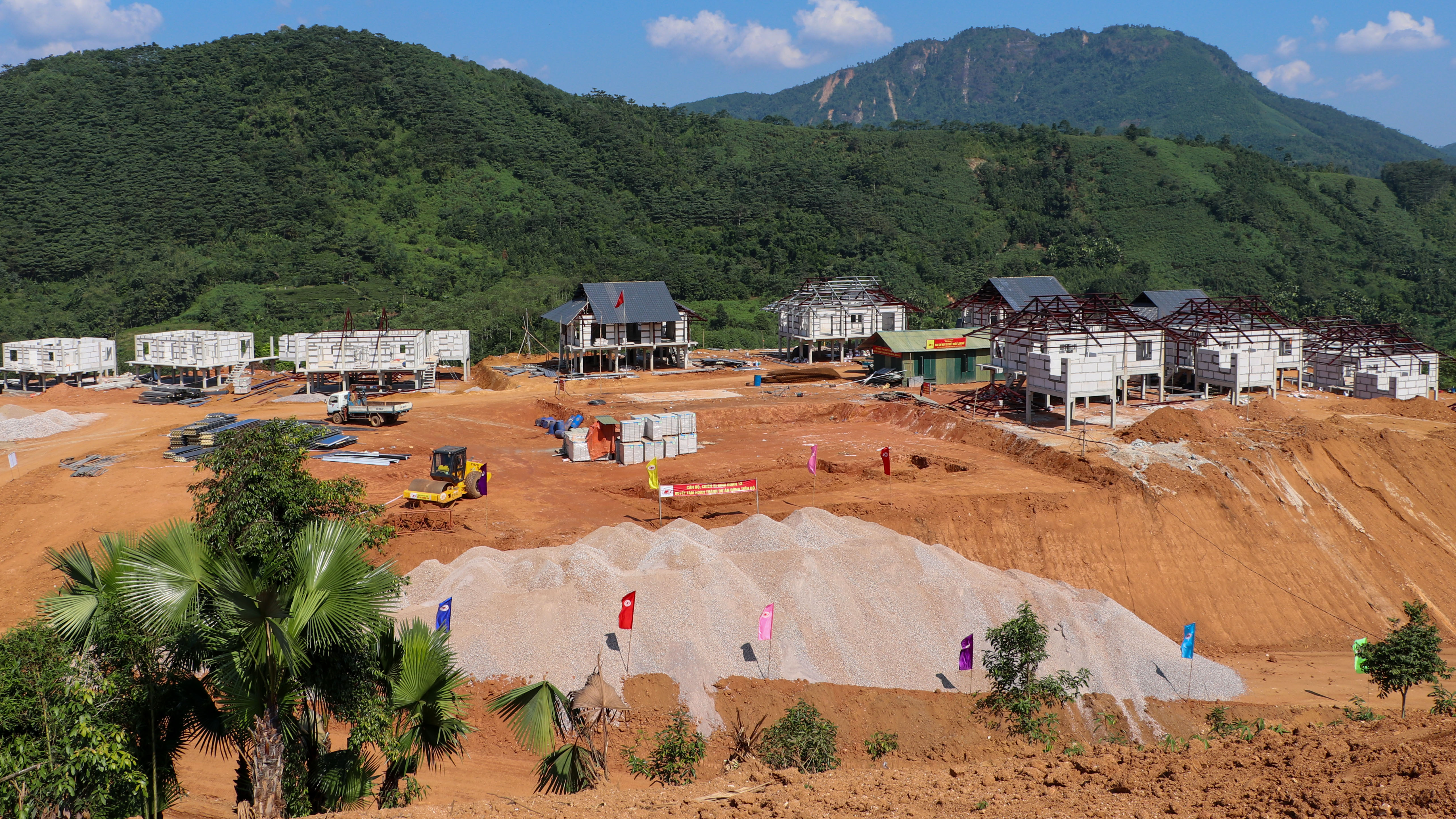 Thôn Làng Nủ hồi sinh trong tình yêu thương của đồng bào cả nước