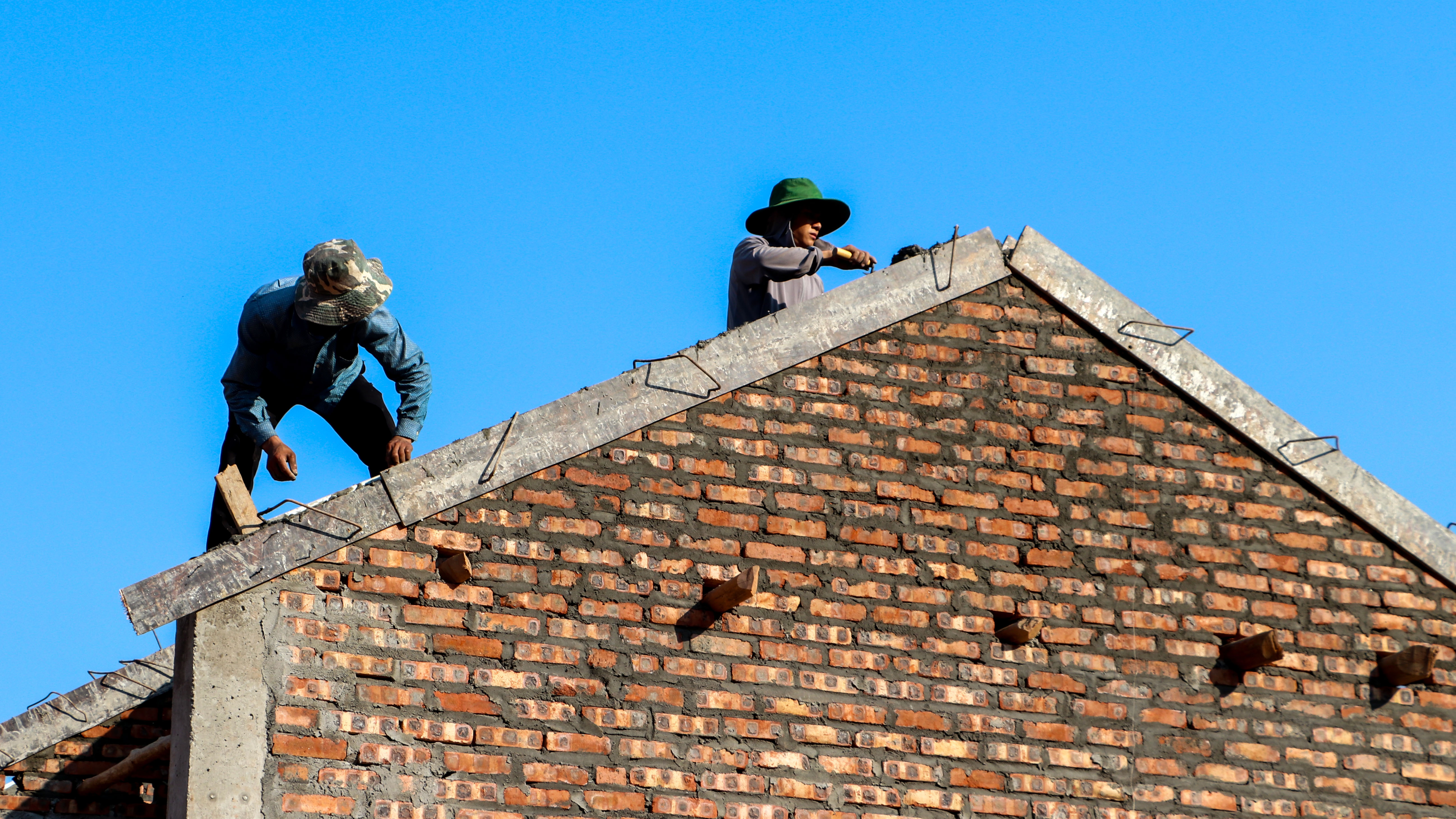 Người dân thôn Kho Vàng háo hức chờ 'được chuyển nhà' lần thứ 3 trong năm