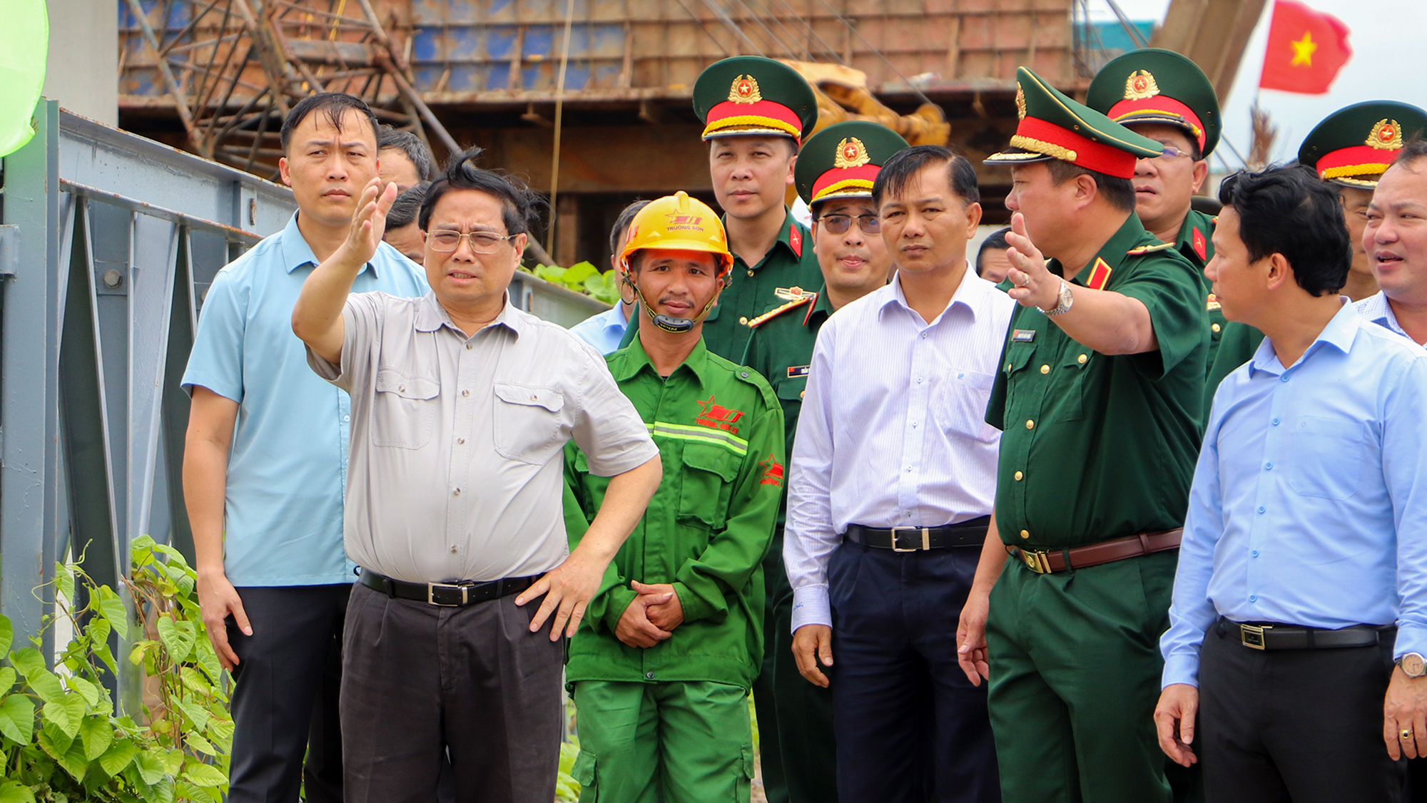 Thủ tướng Phạm Minh Chính: Phấn đấu rút ngắn thời gian hoàn thành các dự án giao thông