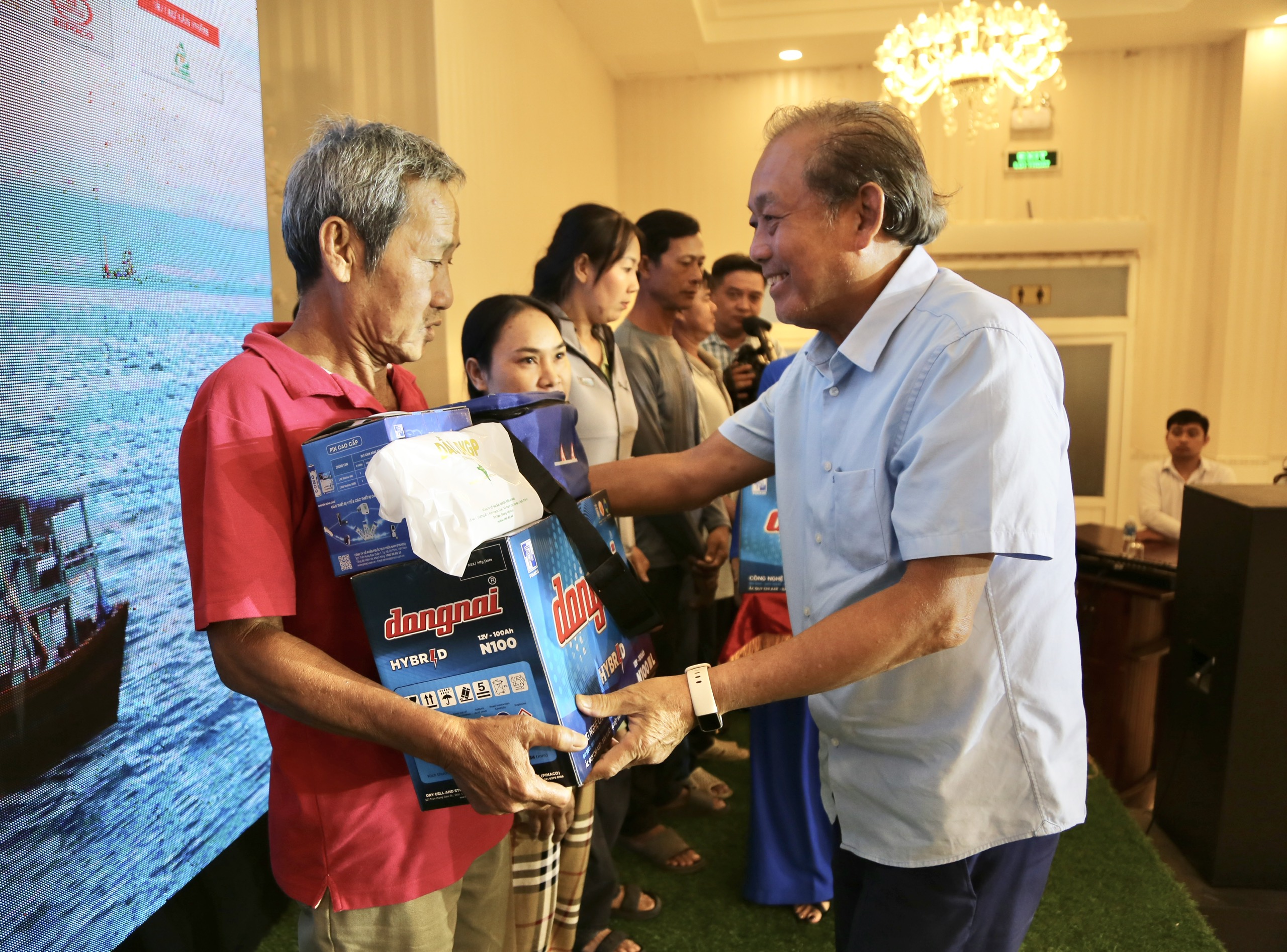 Chương trình 'Cùng ngư dân thắp sáng đèn trên biển' đến Bình Thuận 