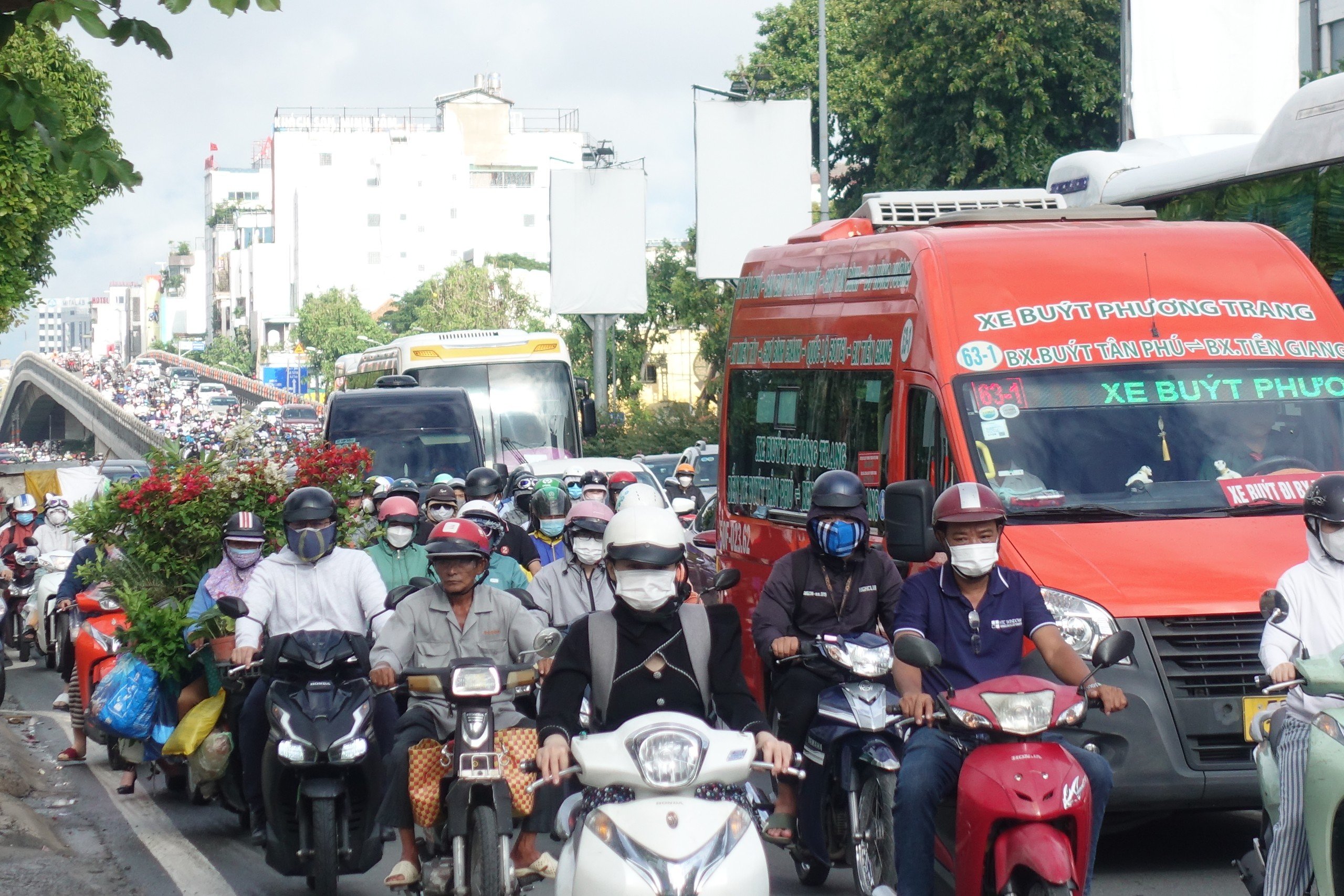 TP.HCM: Sẽ cấm xe máy lên cầu vượt Cộng Hòa - Hoàng Hoa Thám 