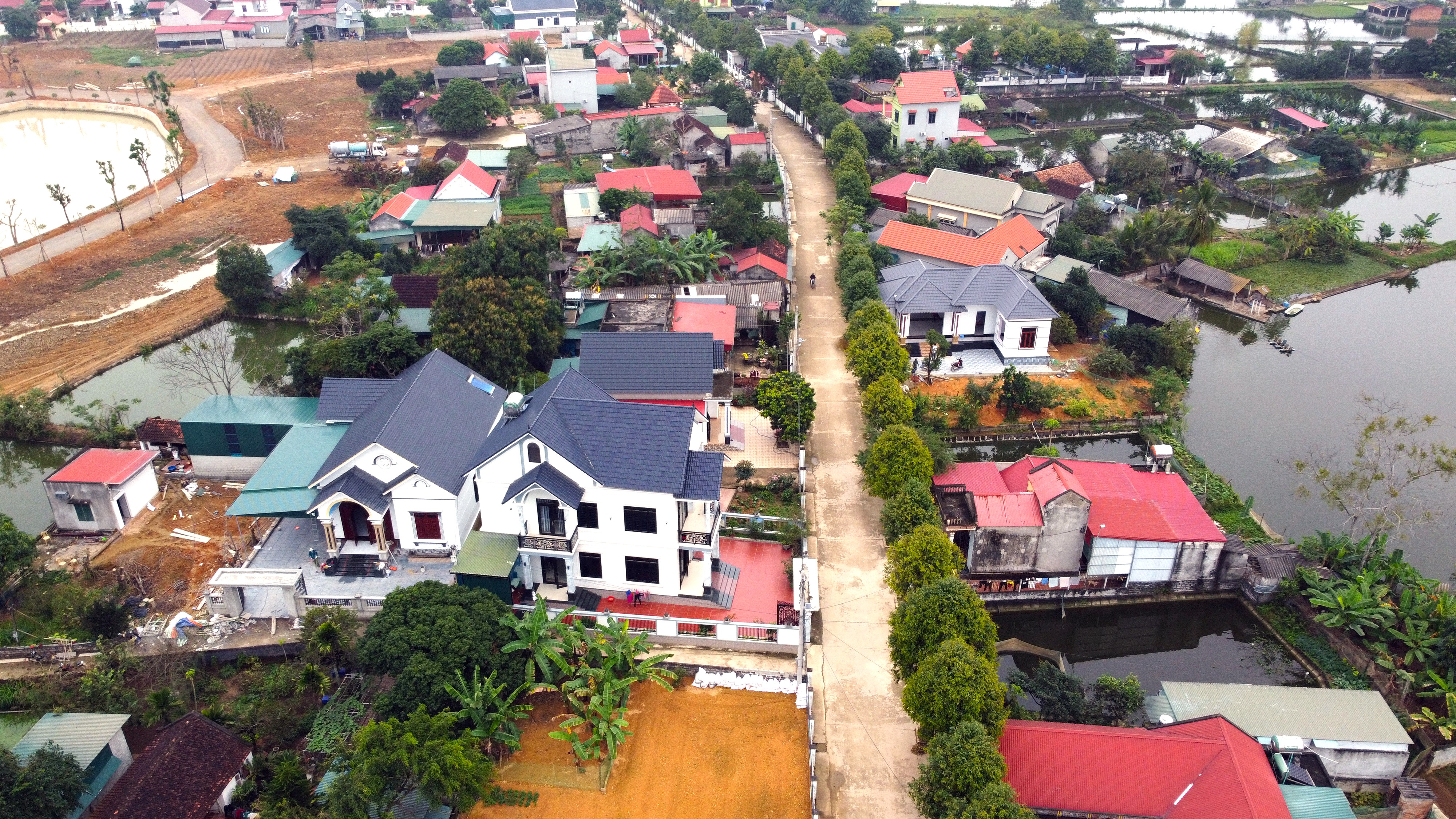 Cận cảnh ngôi làng dân hiến đất mở đường rộng như đô thị ở Thanh Hoá