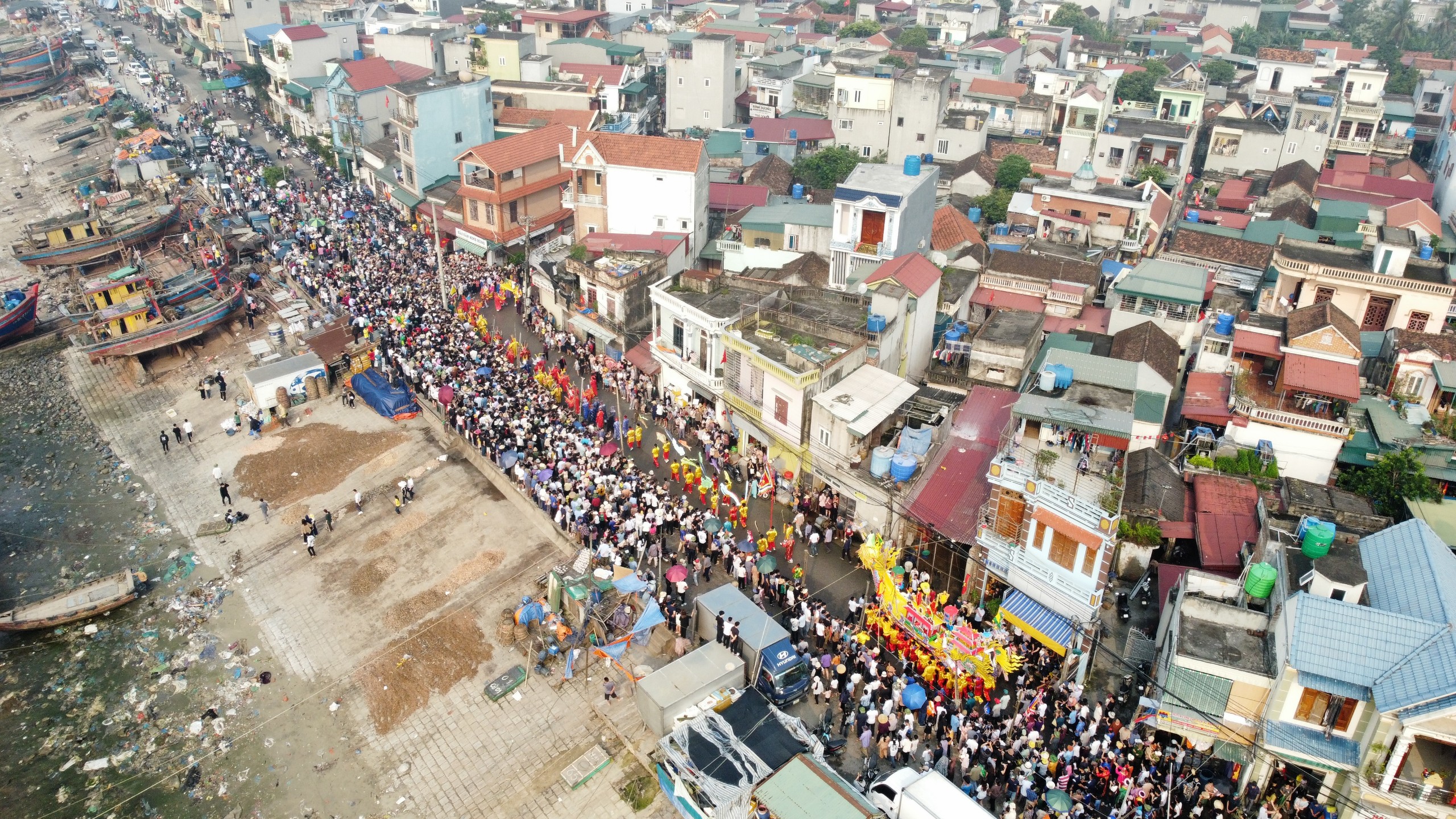 Cận cảnh lễ hội Cầu Ngư ở làng biển Diêm Phố, Thanh Hóa