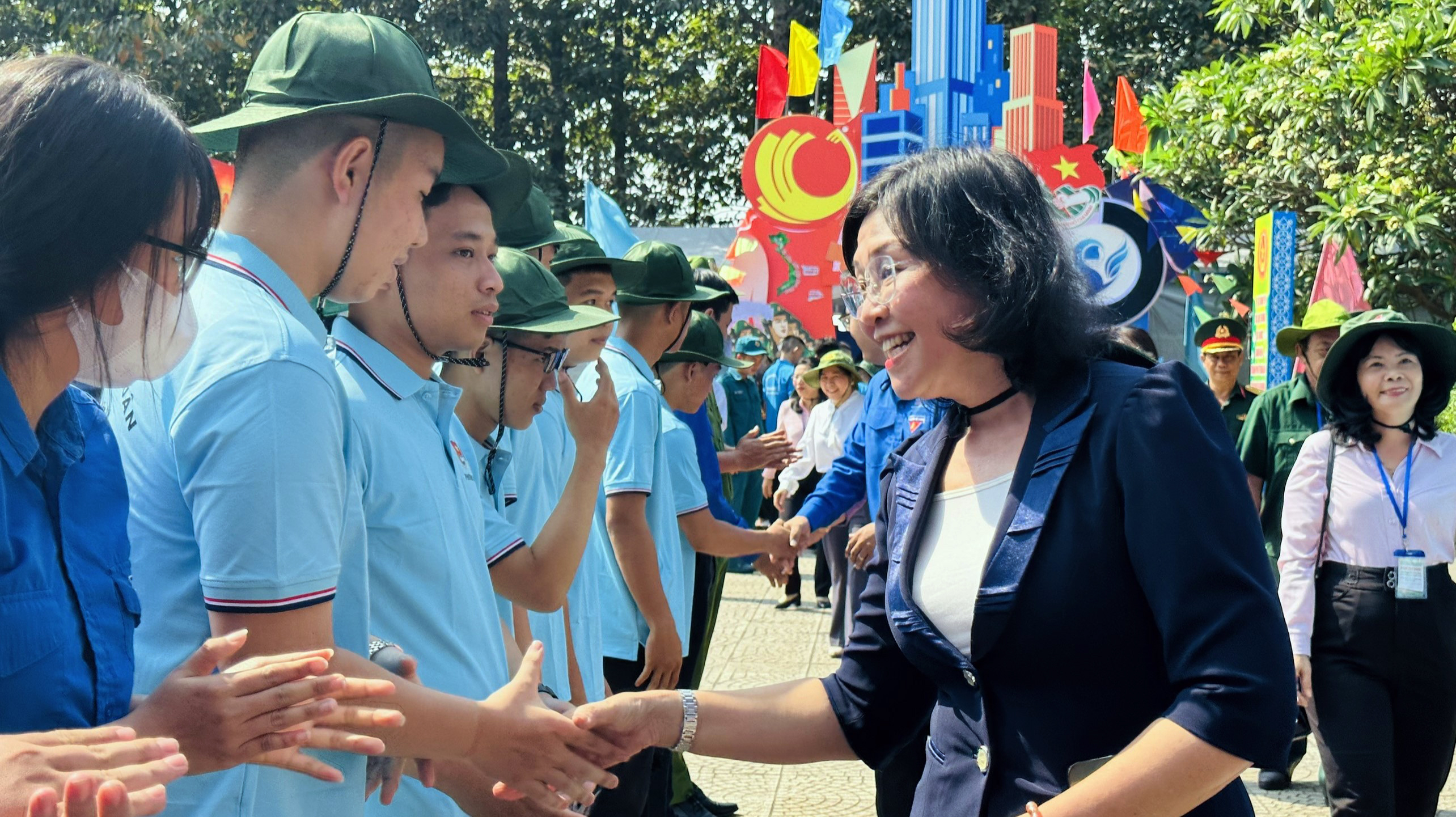 Bình Dương, Bình Phước: Hơn 3.600 thanh niên lên đường nhập ngũ