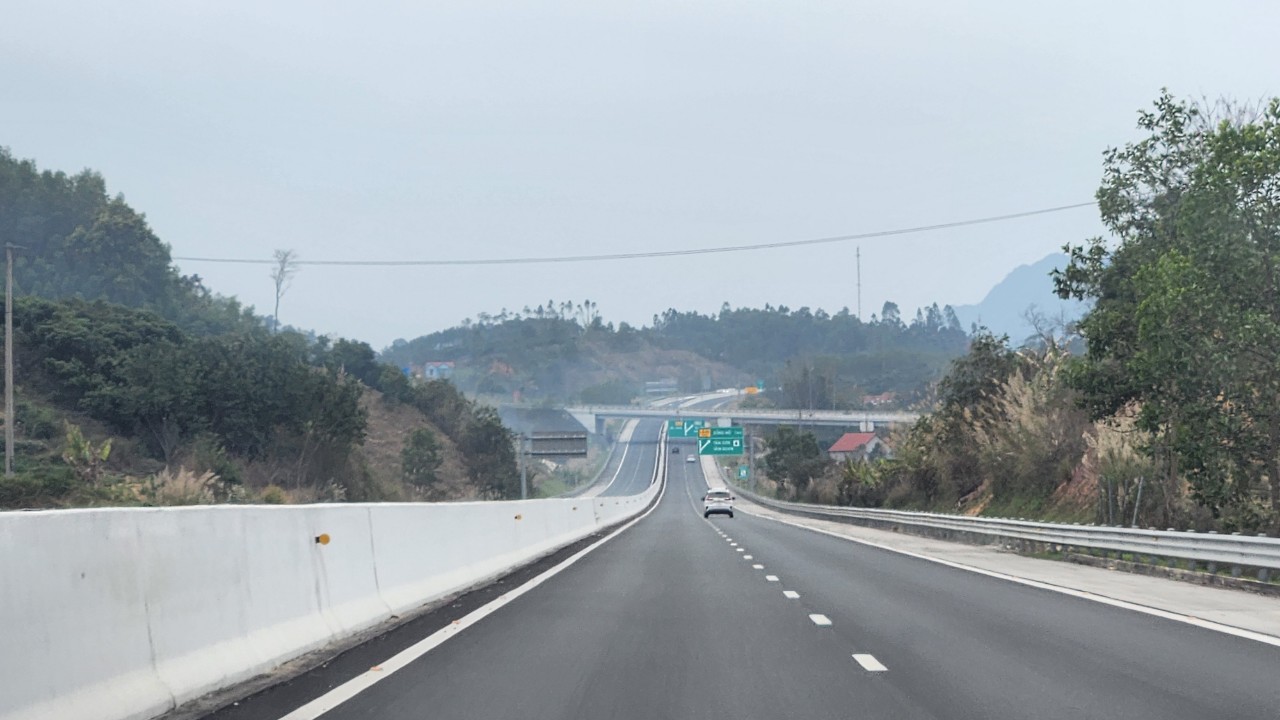 Kỳ vọng về tuyến cao tốc Bắc - Nam hoàn thiện qua việc tự lái xe gần 2.000 km về quê đón Tết