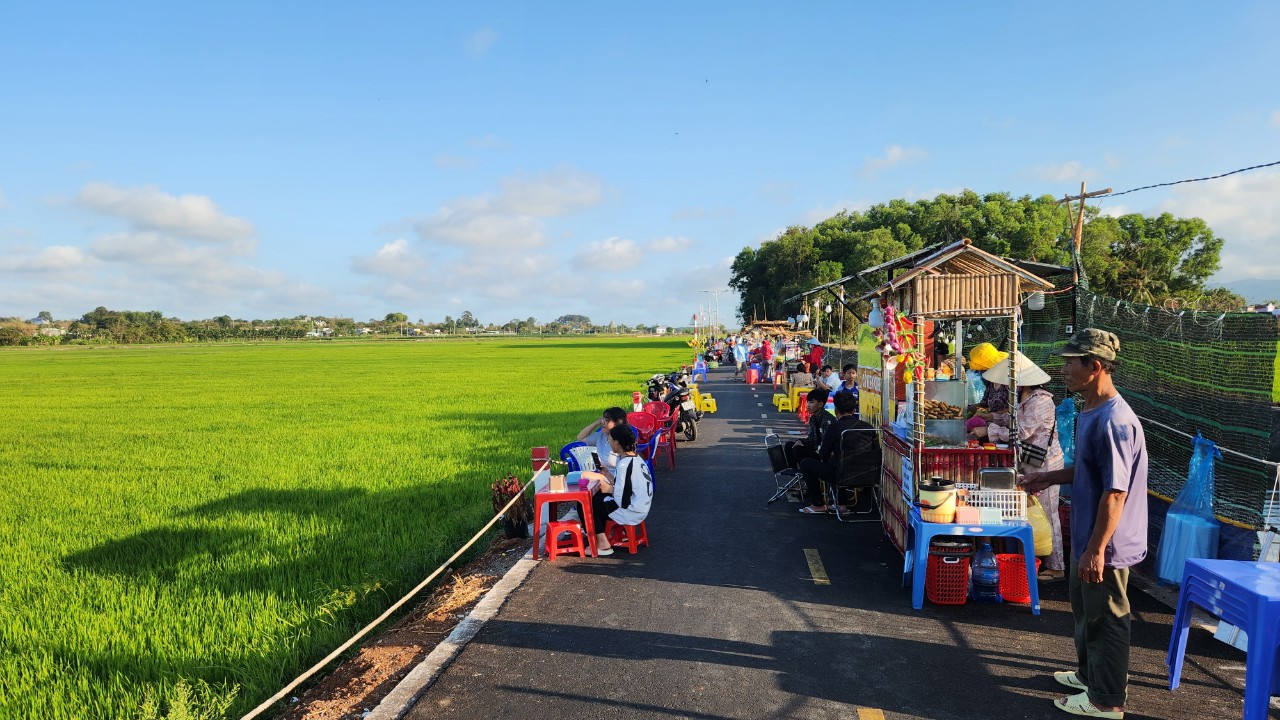 Chợ ẩm thực 'độc, lạ' giữa cánh đồng lúa bát ngát ở Bà Rịa - Vũng Tàu