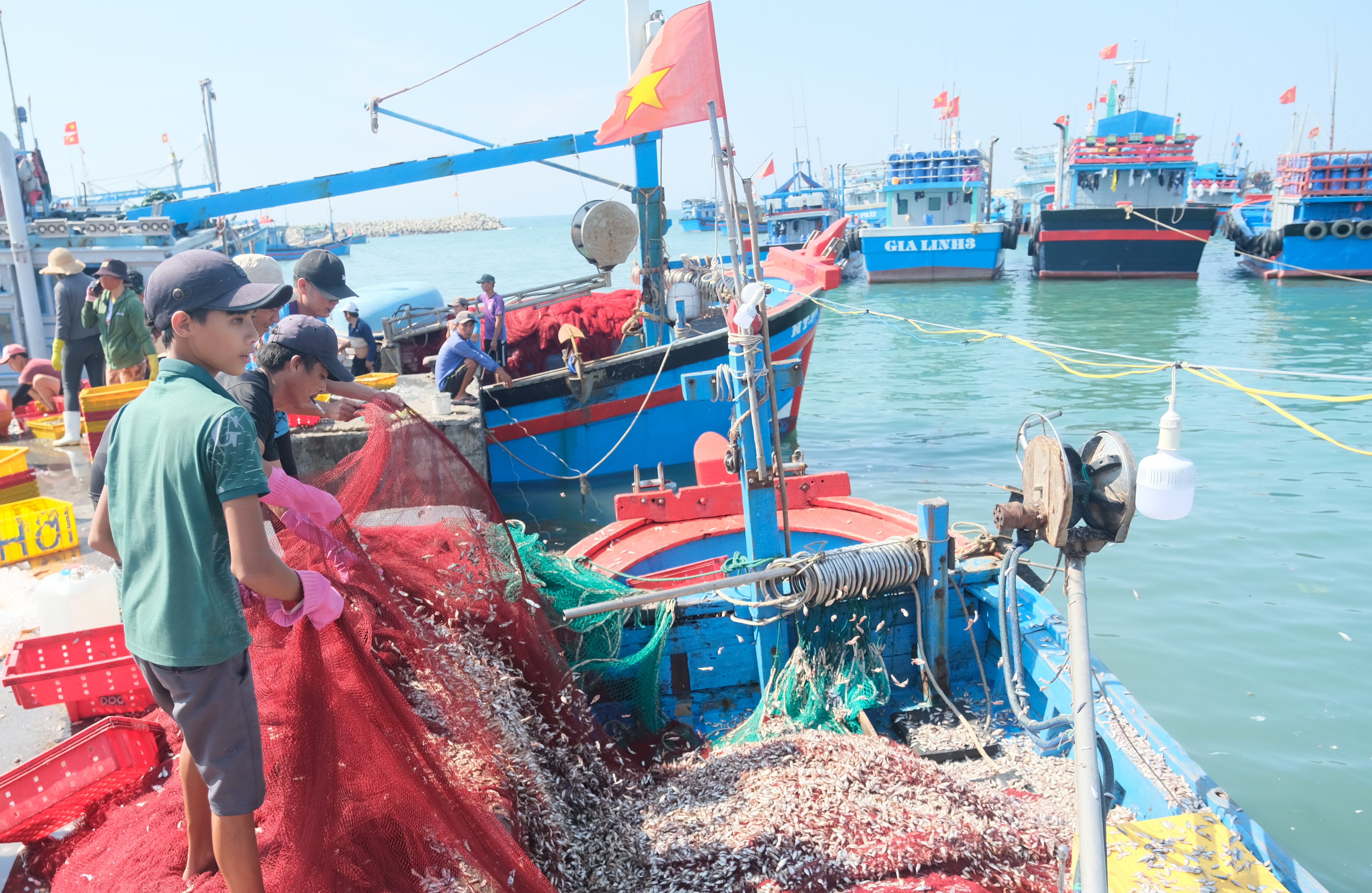 Ngư dân Ninh Thuận mong có tàu hiện đại hơn để vươn khơi
