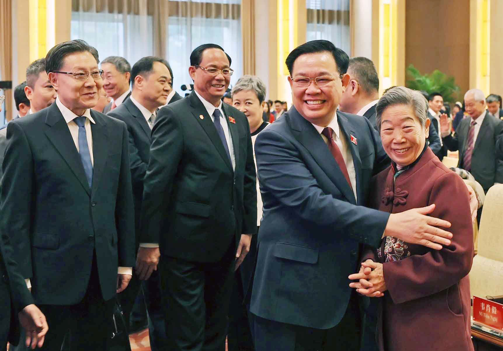 Chủ tịch Quốc hội Vương Đình Huệ chia sẻ về tình hữu nghị Việt - Trung