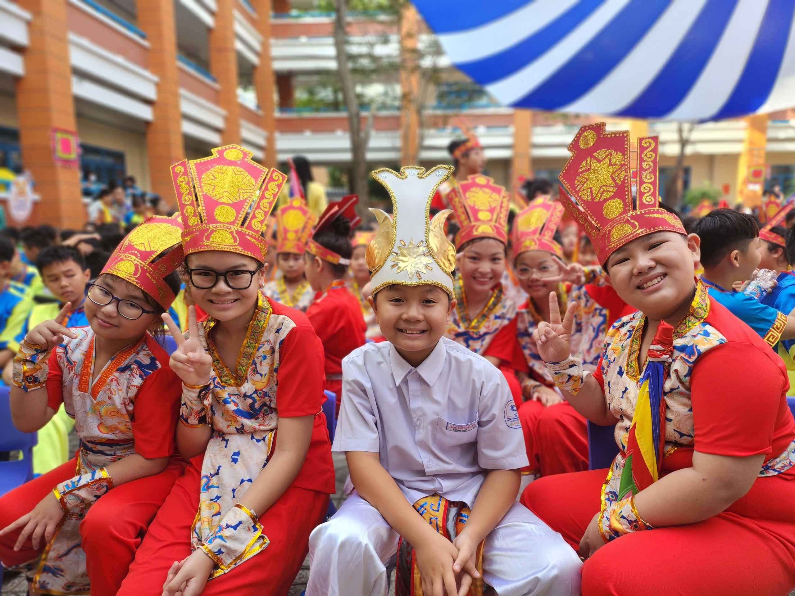 Học sinh tiểu học hứng thú với ngày hội ‘Em yêu Sử Việt’