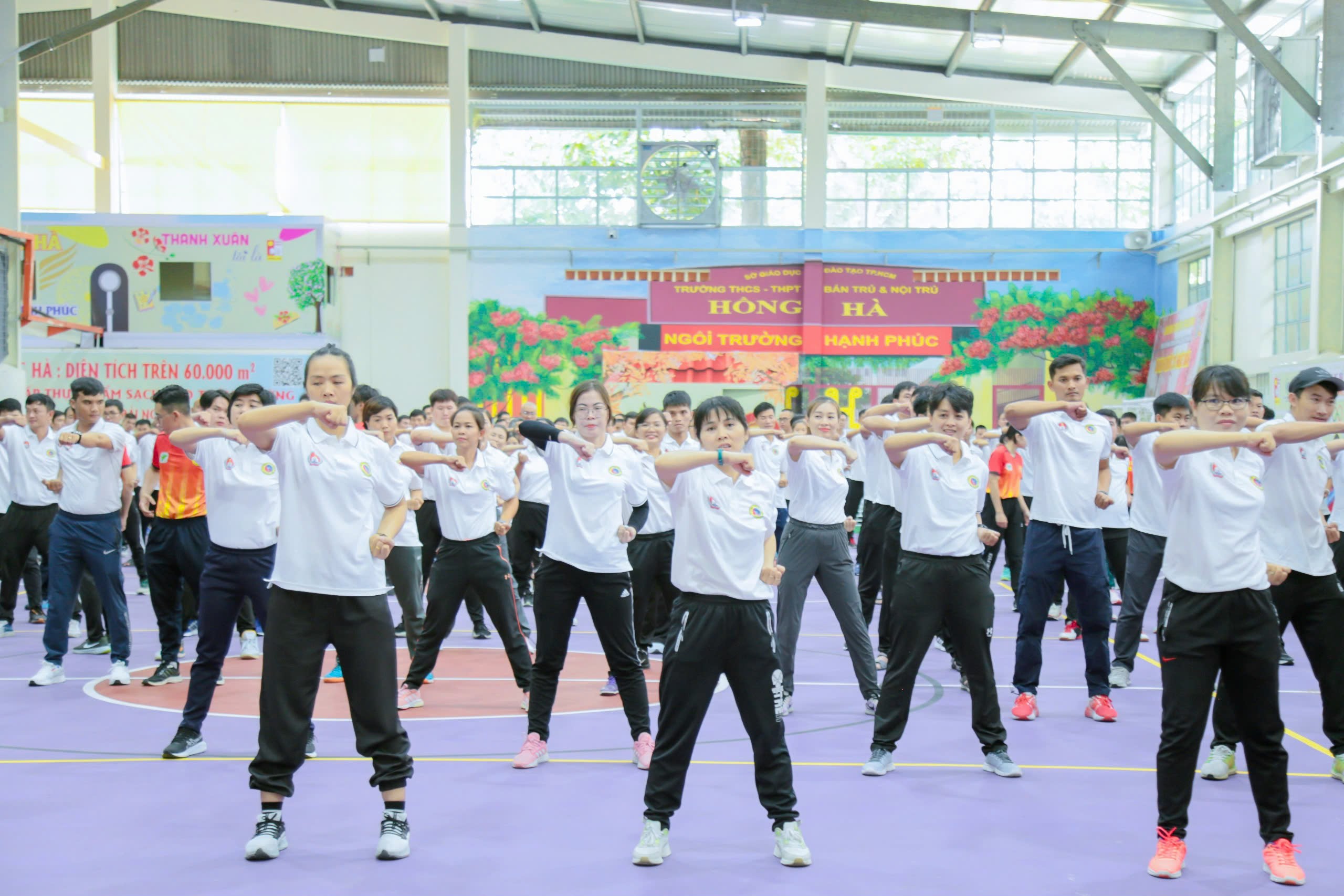 Giáo viên tiểu học TP.HCM tập huấn võ tự vệ, võ nhạc Vovinam