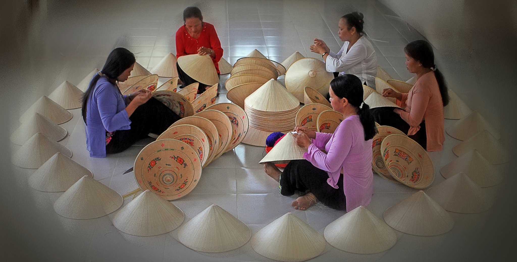 Độc đáo nghề chằm nón ngựa Phú Gia 200 năm tuổi trên đất võ Bình Định