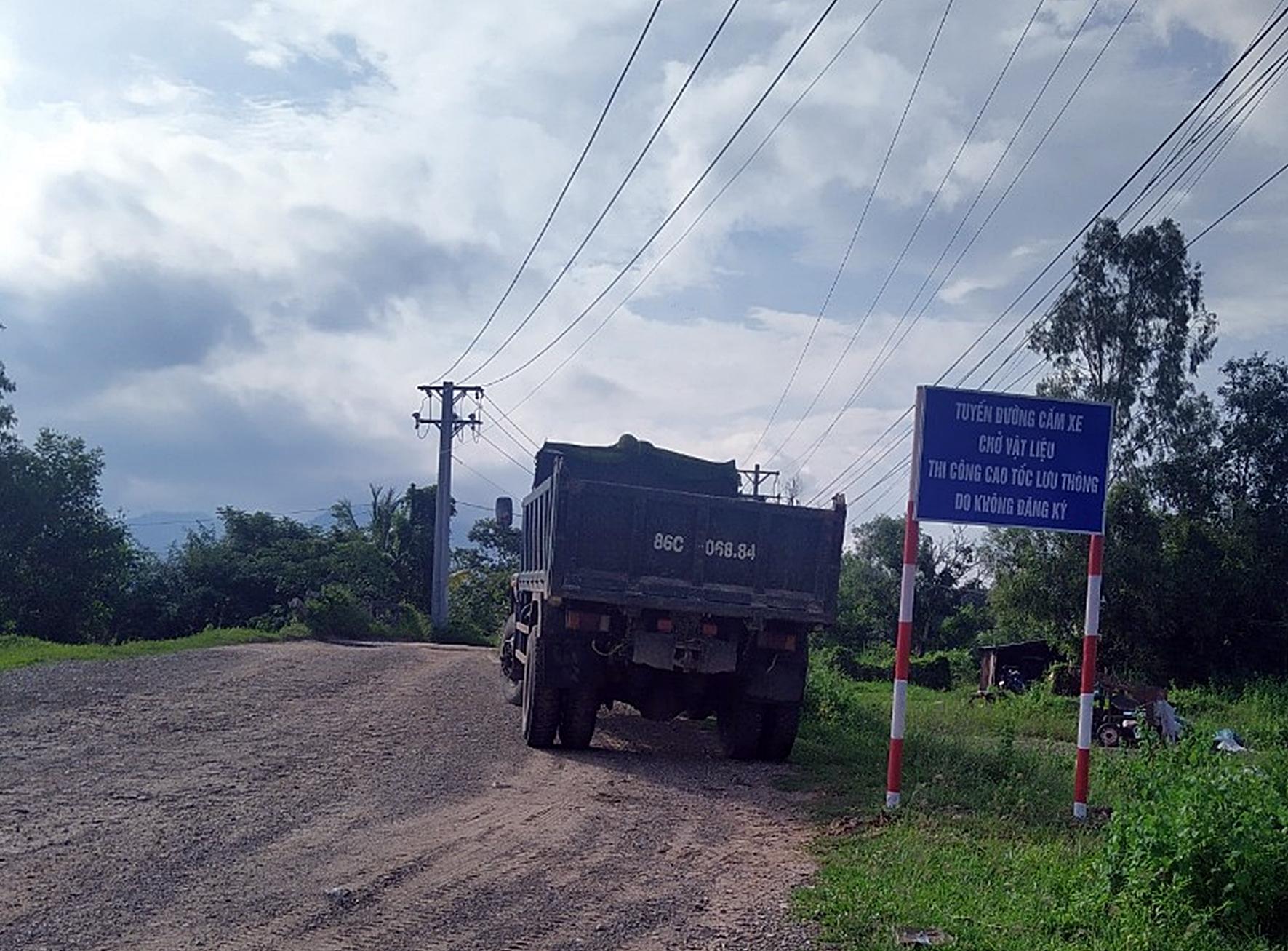 Cận cảnh những tuyến đường dân sinh ở Bình Thuận bị hư hỏng vì thi công cao tốc
