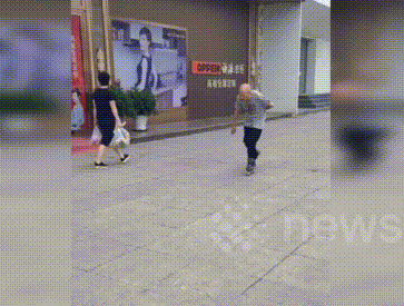 Choáng với cụ ông 88 tuổi trượt patin như thanh niên