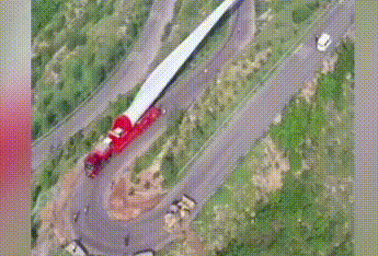 Hành trình đưa cánh quạt khổng lồ của tuabin gió lên núi