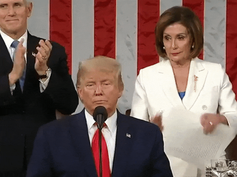  Bà Pelosi xé thông điệp liên bang sau khi ông Trump phát biểu