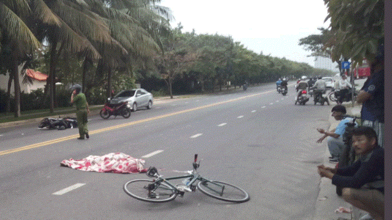 Chạy xe đạp đi tập thể dục, một Việt kiều Mỹ tử vong