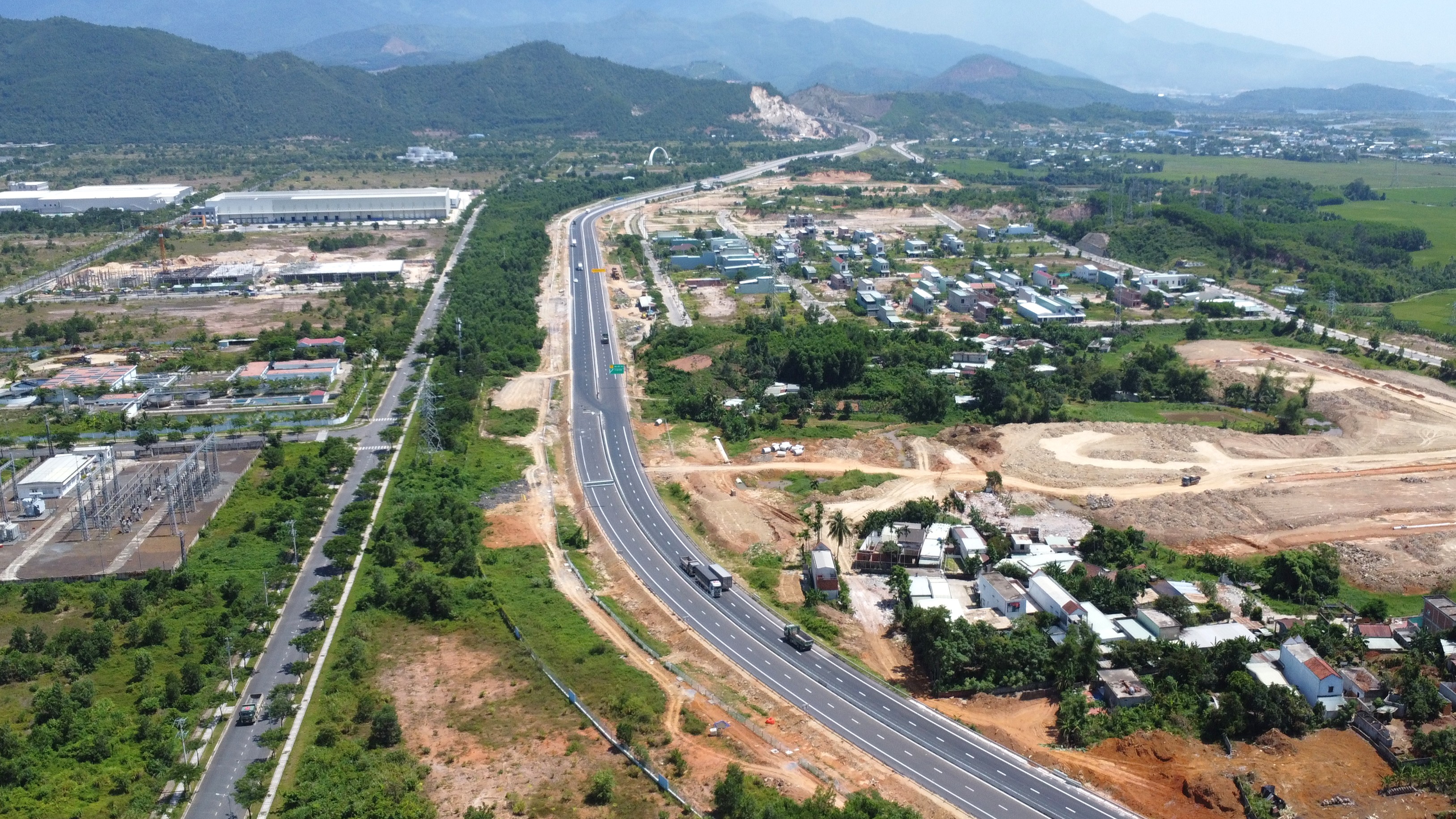 Ngắm cao tốc Hòa Liên – Túy Loan đẹp như dải lụa trước ngày thông xe