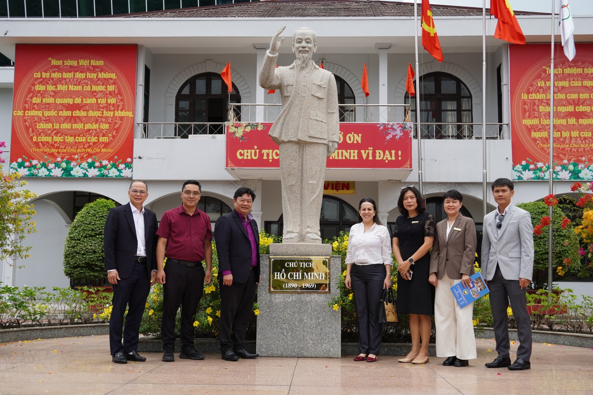 Tổng Lãnh sự Cuba tại TP.HCM: 'Fidel dạy chúng tôi yêu và trân trọng Việt Nam'
