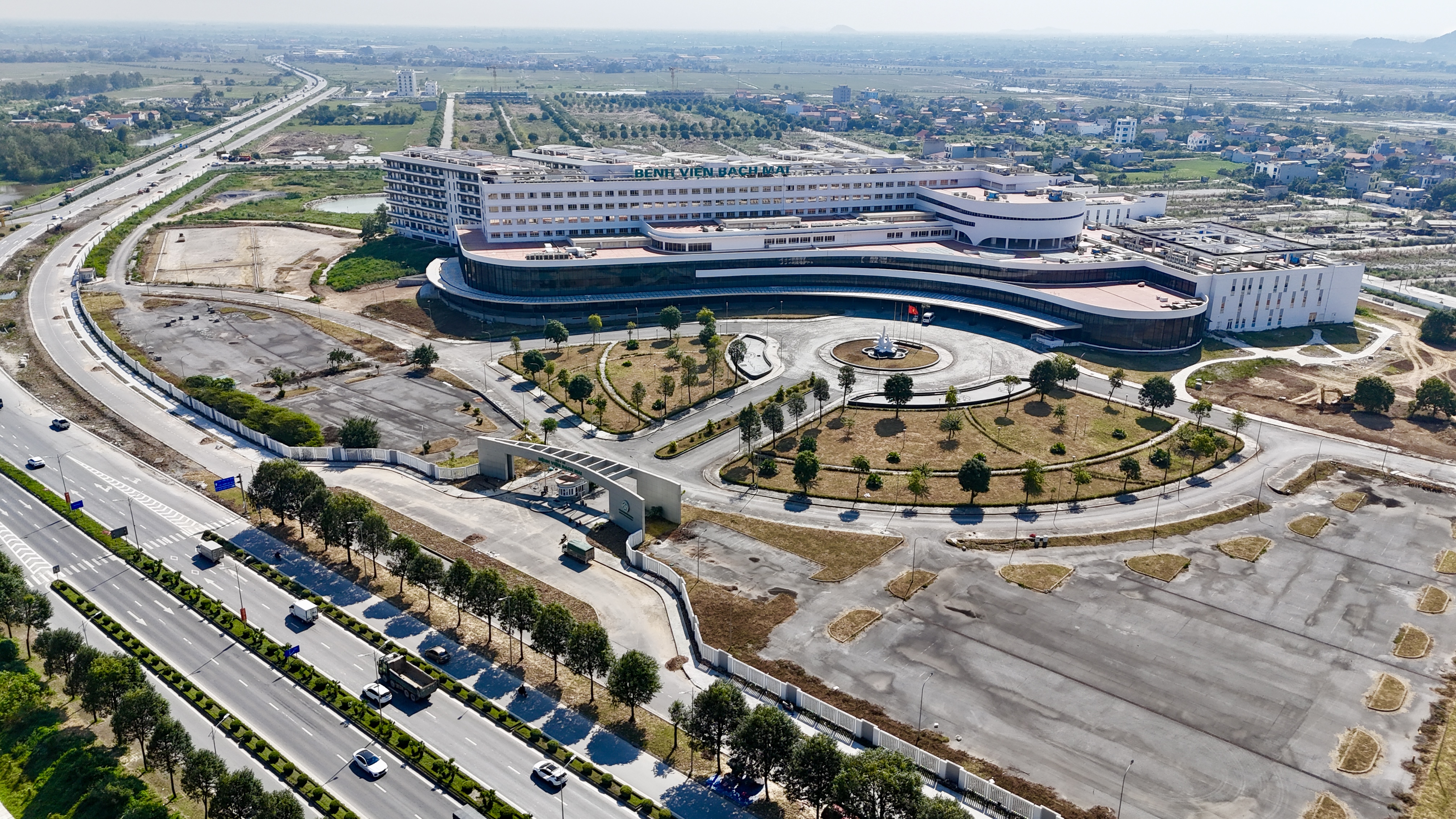 Cơ sở 2 Bệnh viện Bạch Mai, Việt Đức: Có kịp khánh thành ngày 19-12?