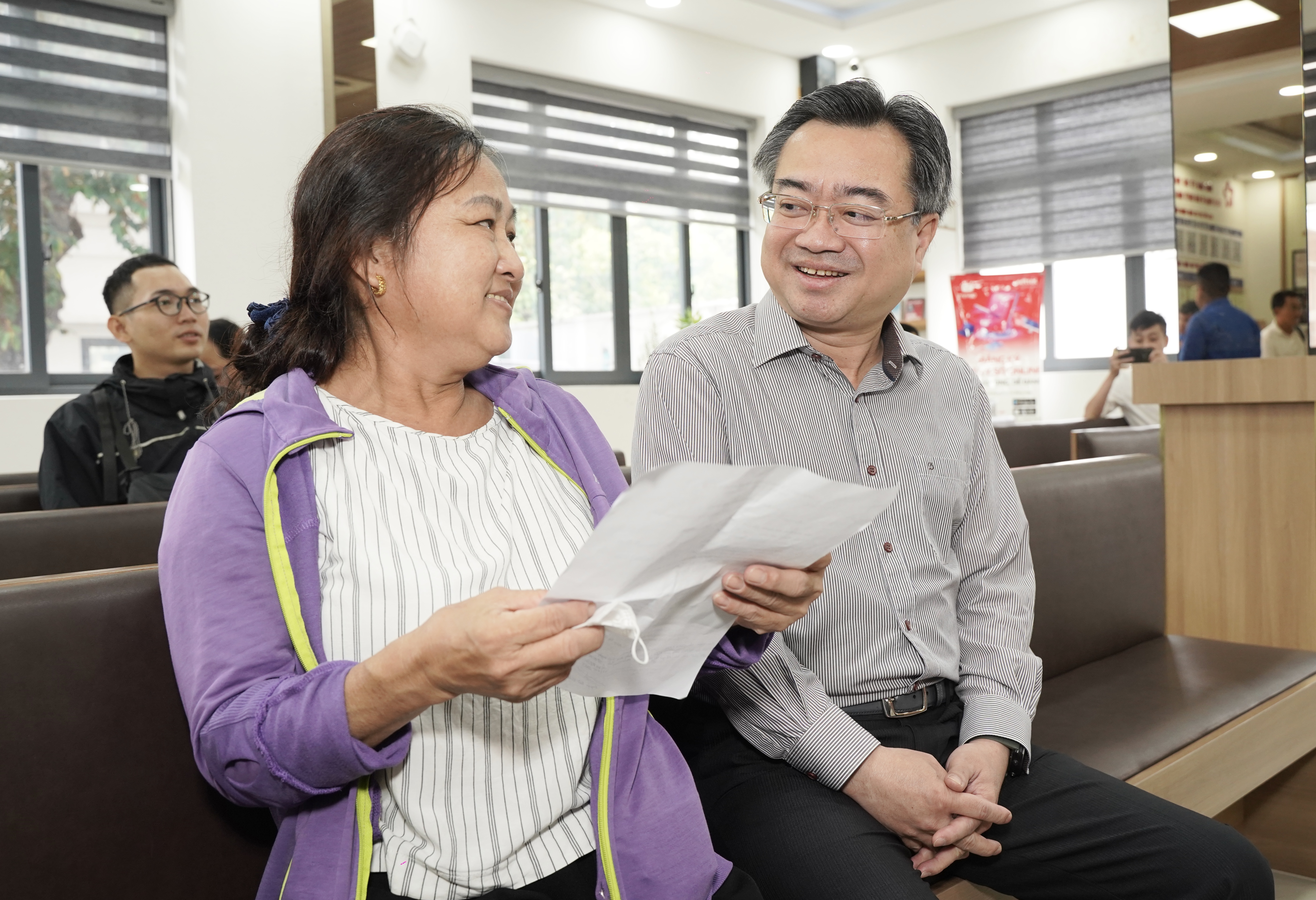 Chùm ảnh ông Nguyễn Thanh Nghị khảo sát sự hài lòng của dân khi làm thủ tục tại phường 