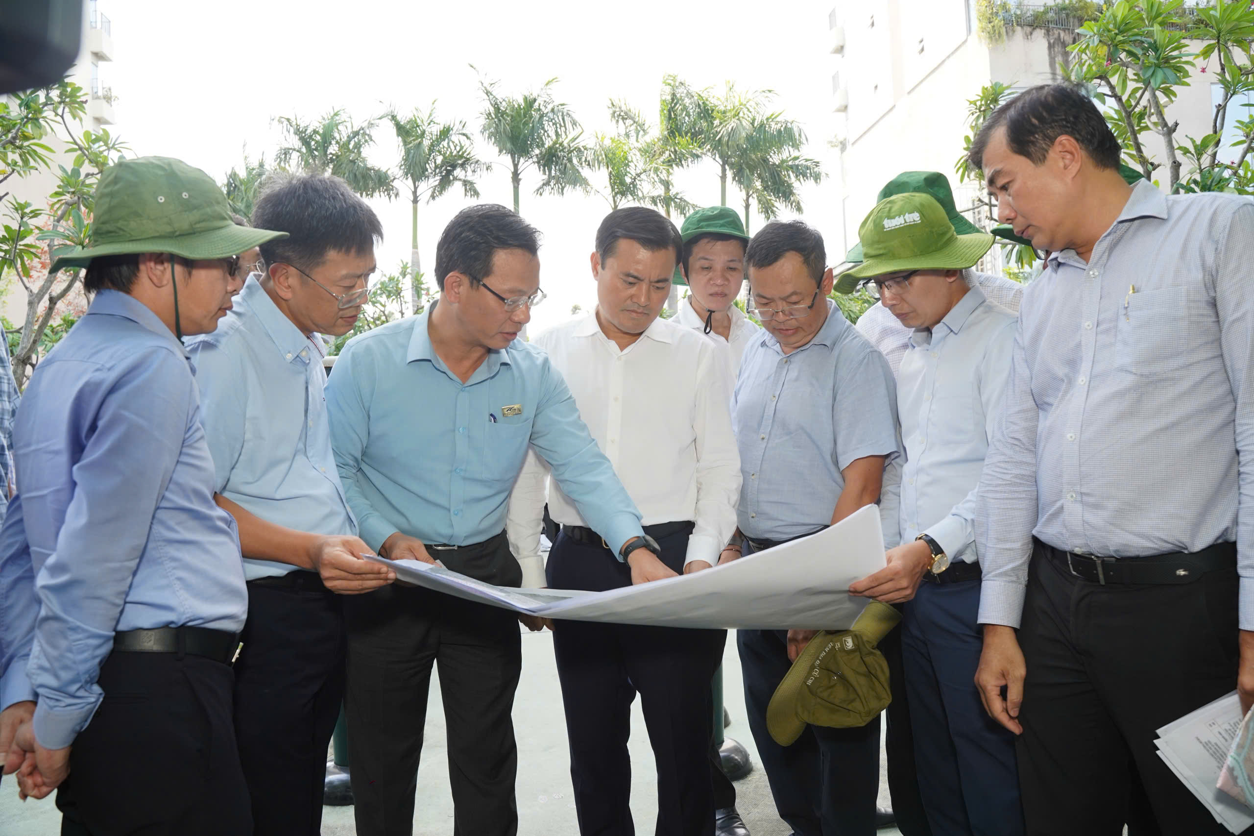 Phó chủ tịch UBND TP.HCM Bùi Xuân Cường thị sát dự án bờ Bắc Kênh Đôi