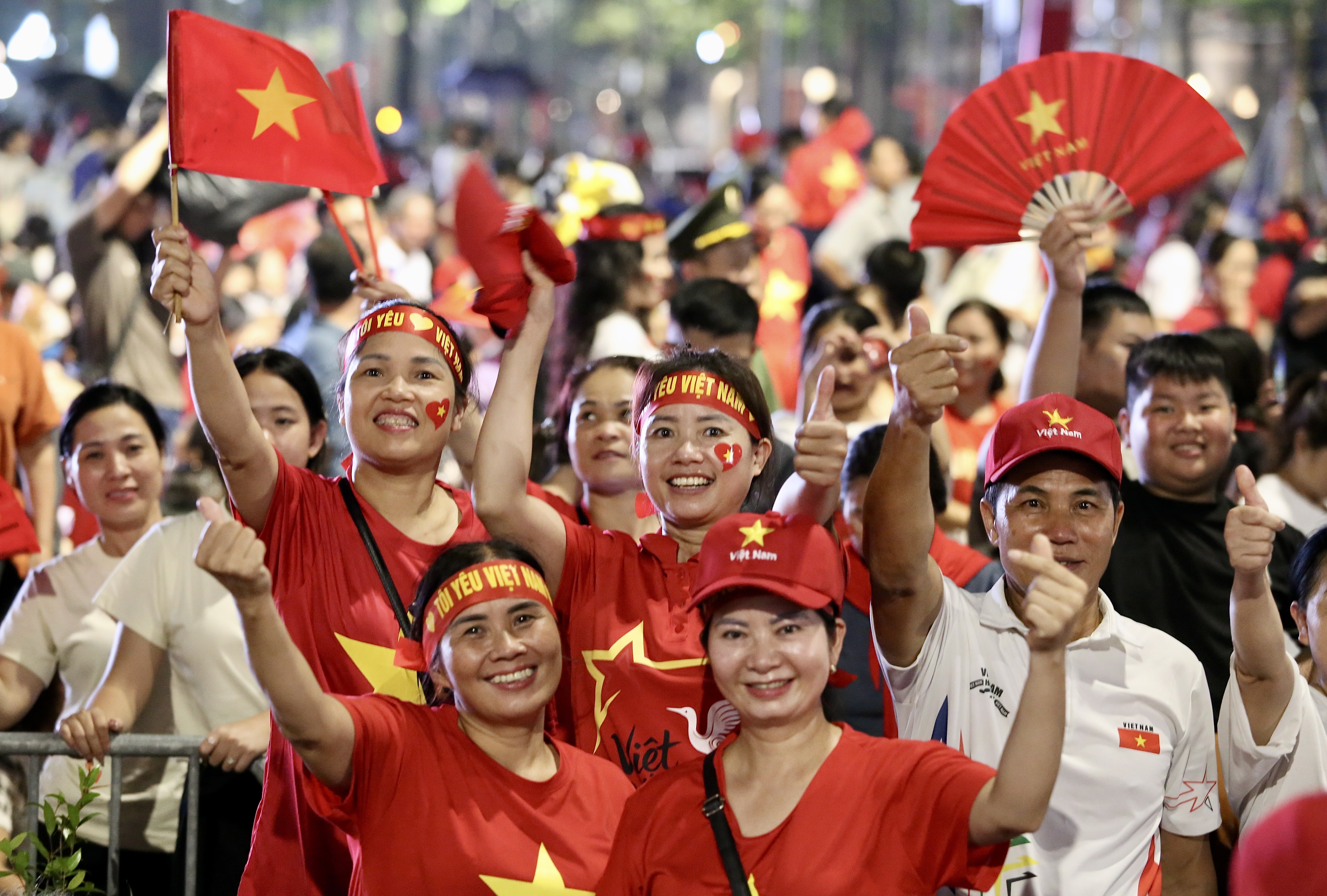 'Đêm trắng' của hàng triệu trái tim hồi hộp chờ những bước chân tổng duyệt A80