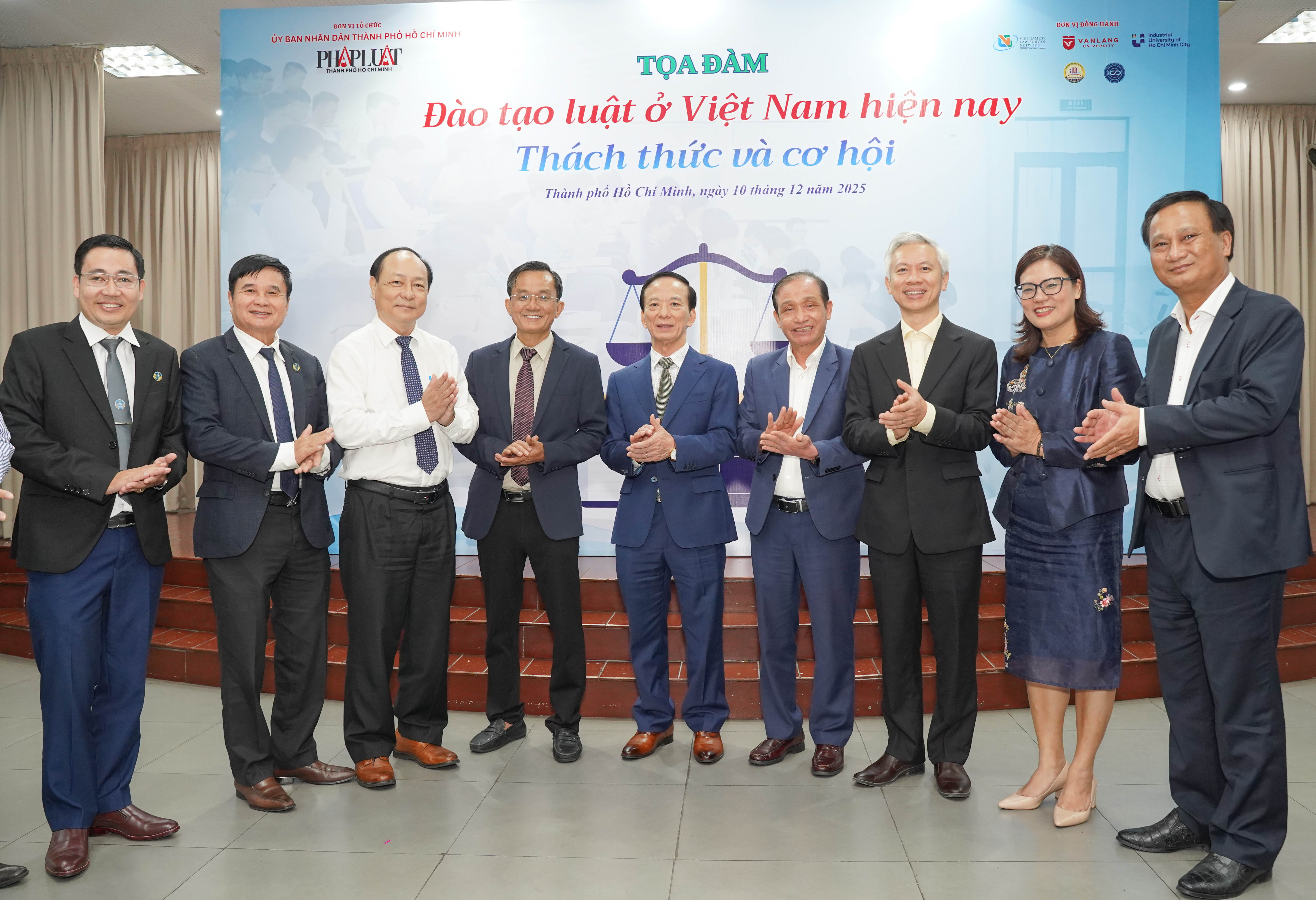 Toàn cảnh tọa đàm ‘Đào tạo luật ở Việt Nam hiện nay: Thách thức và cơ hội’