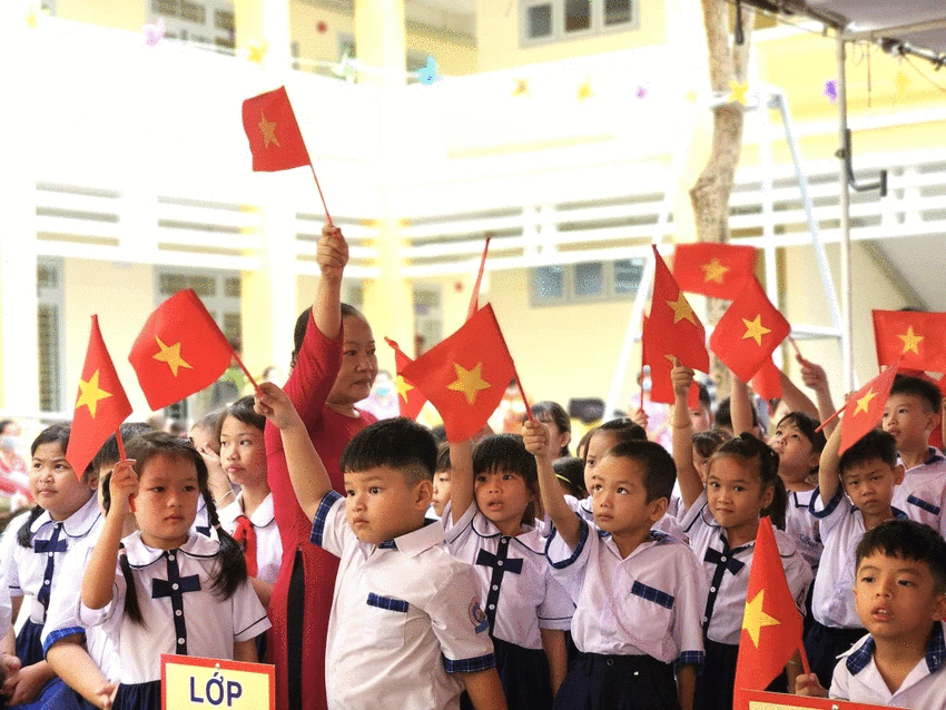 Vấn đề miễn học phí cho học sinh của TP.HCM nhận được nhiều sự đồng tình của người dân. Ảnh: VÕ THƠ còm_học phí.gif
