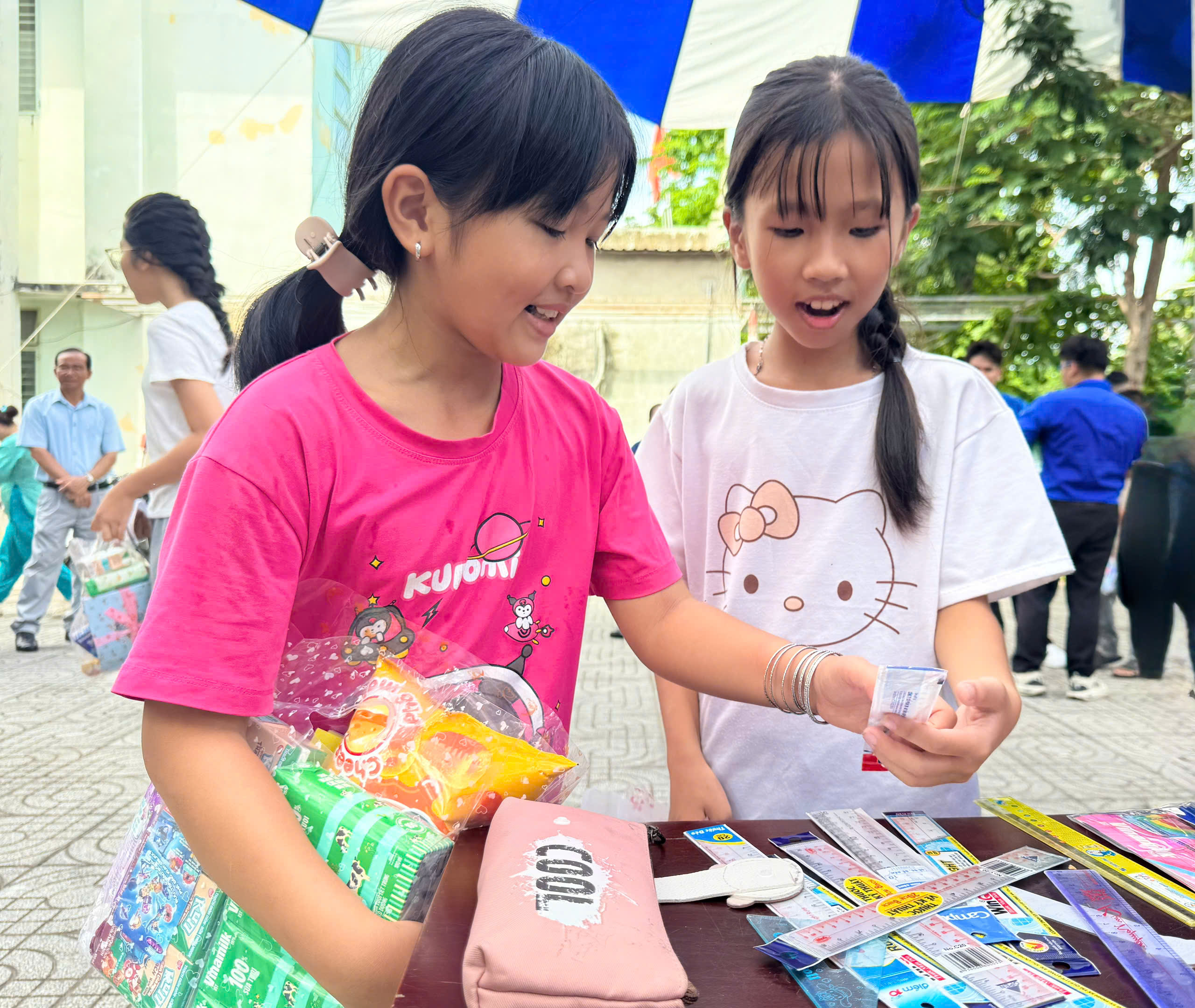 Tết thiếu nhi 1-6 ngập tràn tiếng cười với chợ 0 đồng và trò chơi dân gian