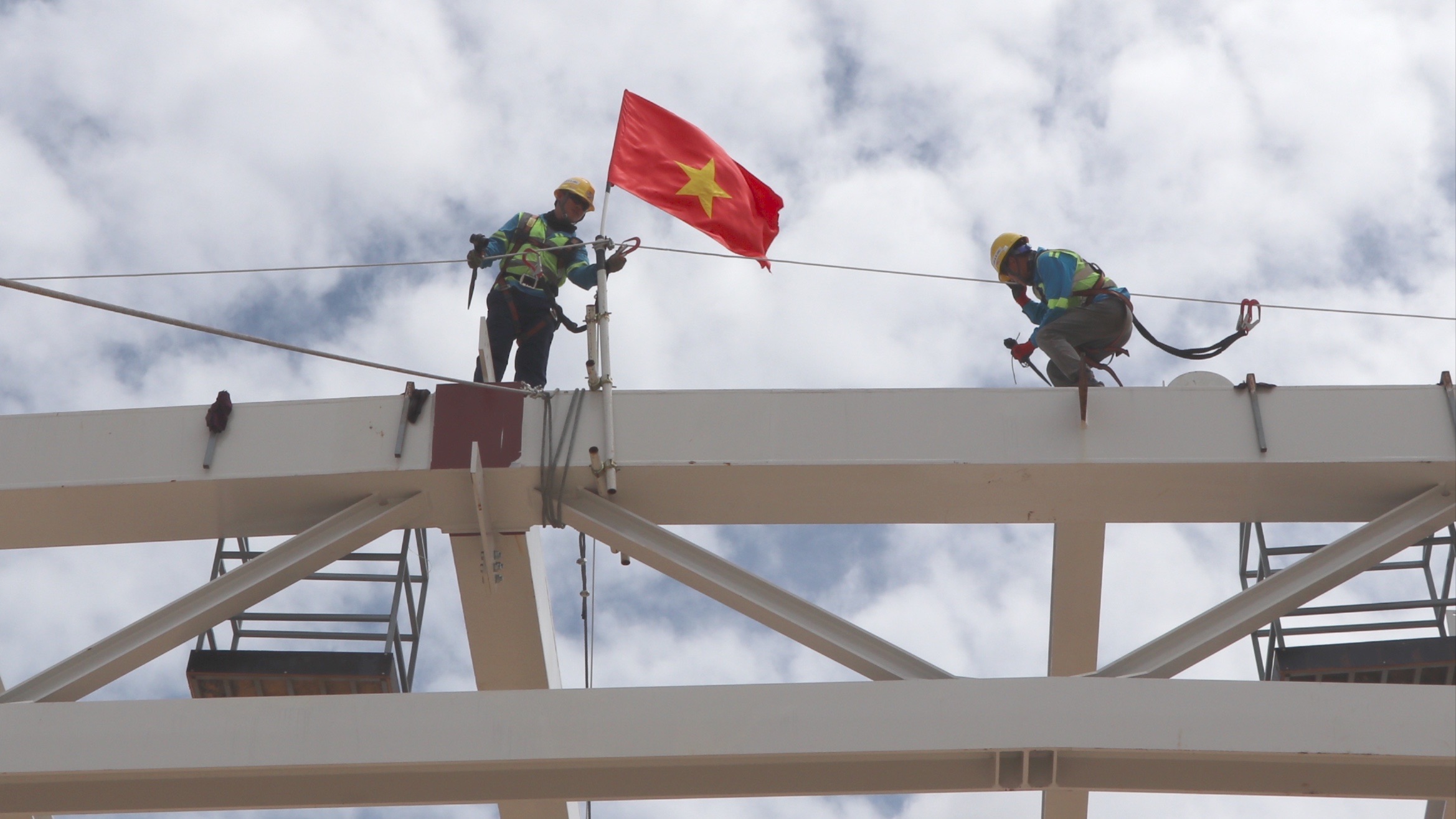 Cận cảnh lắp dựng vòm thép 'khủng' nhà ga sân bay Long Thành