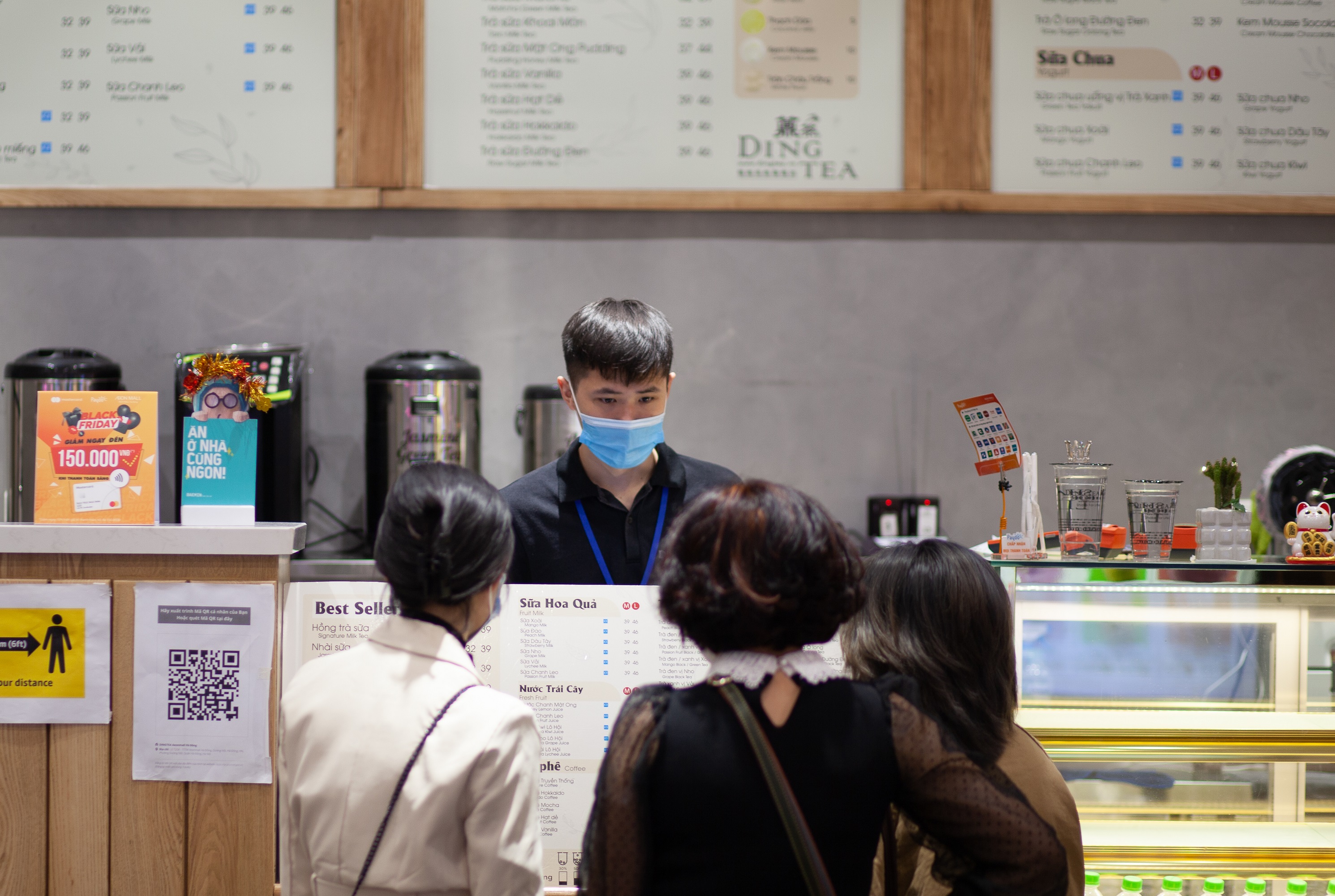 Giật mình lãi suất thẻ tín dụng vọt lên 37%/năm