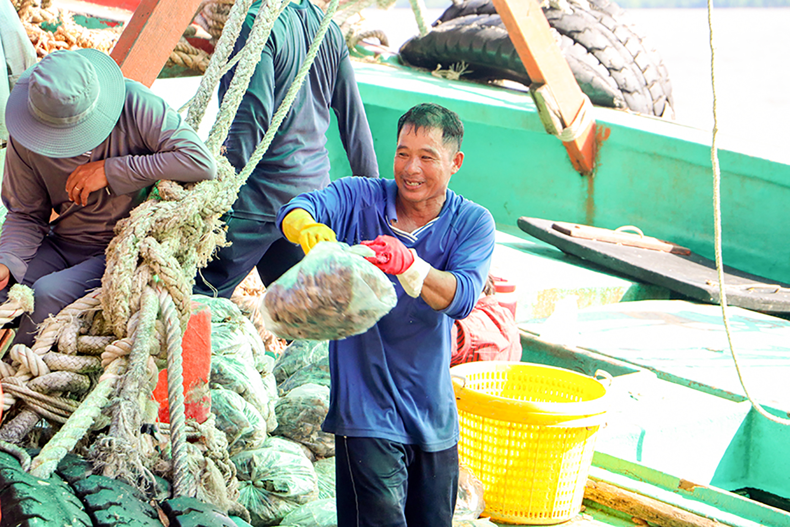 Chính quyền cùng ngư dân Bến Tre quyết tâm gỡ 'thẻ vàng' IUU