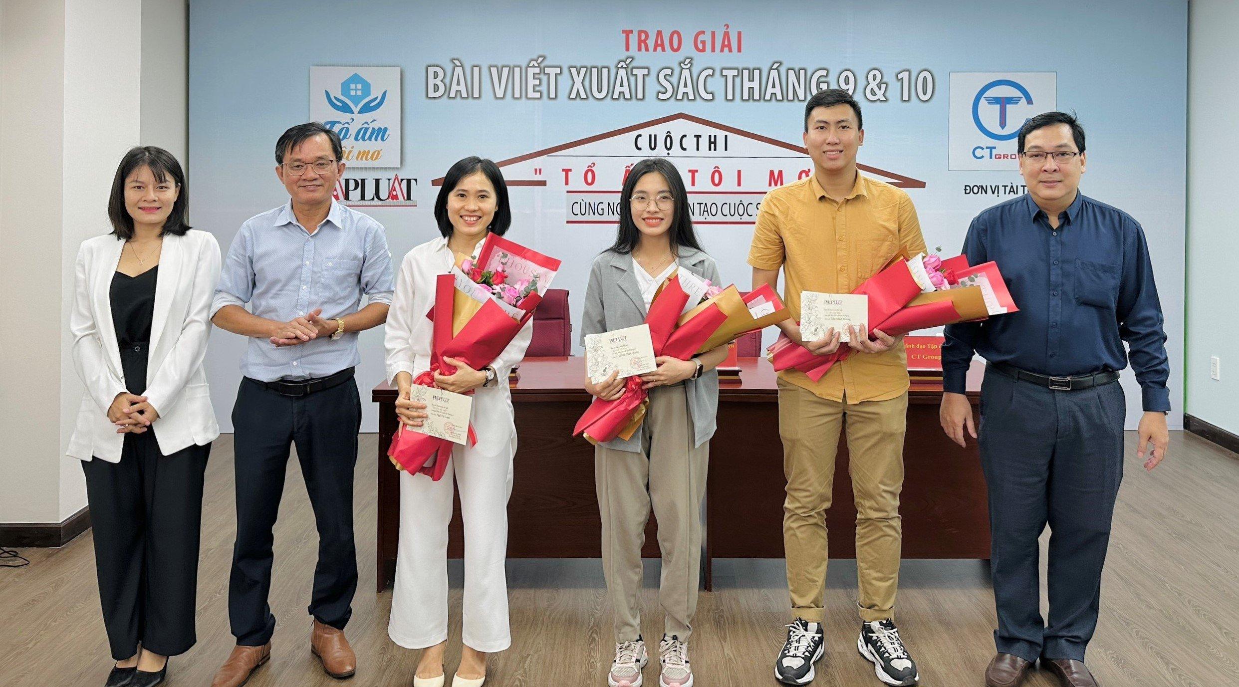 Lễ trao giải Bài viết xuất sắc tháng 9 và tháng 10 của cuộc thi “Tổ ấm tôi mơ”. Ảnh: HUỲNH THƠ