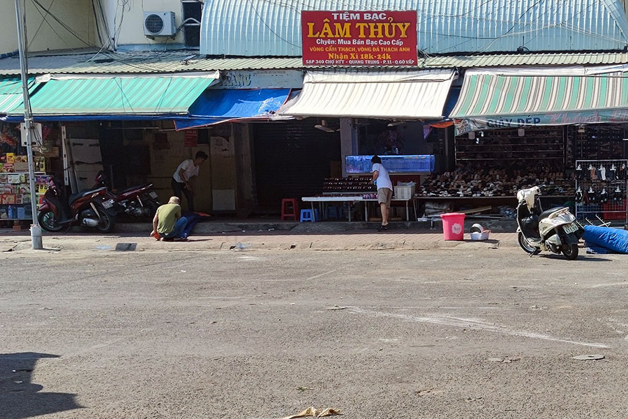 Lý do tiểu thương chợ Hạnh Thông Tây bị thu hồi chỗ bán