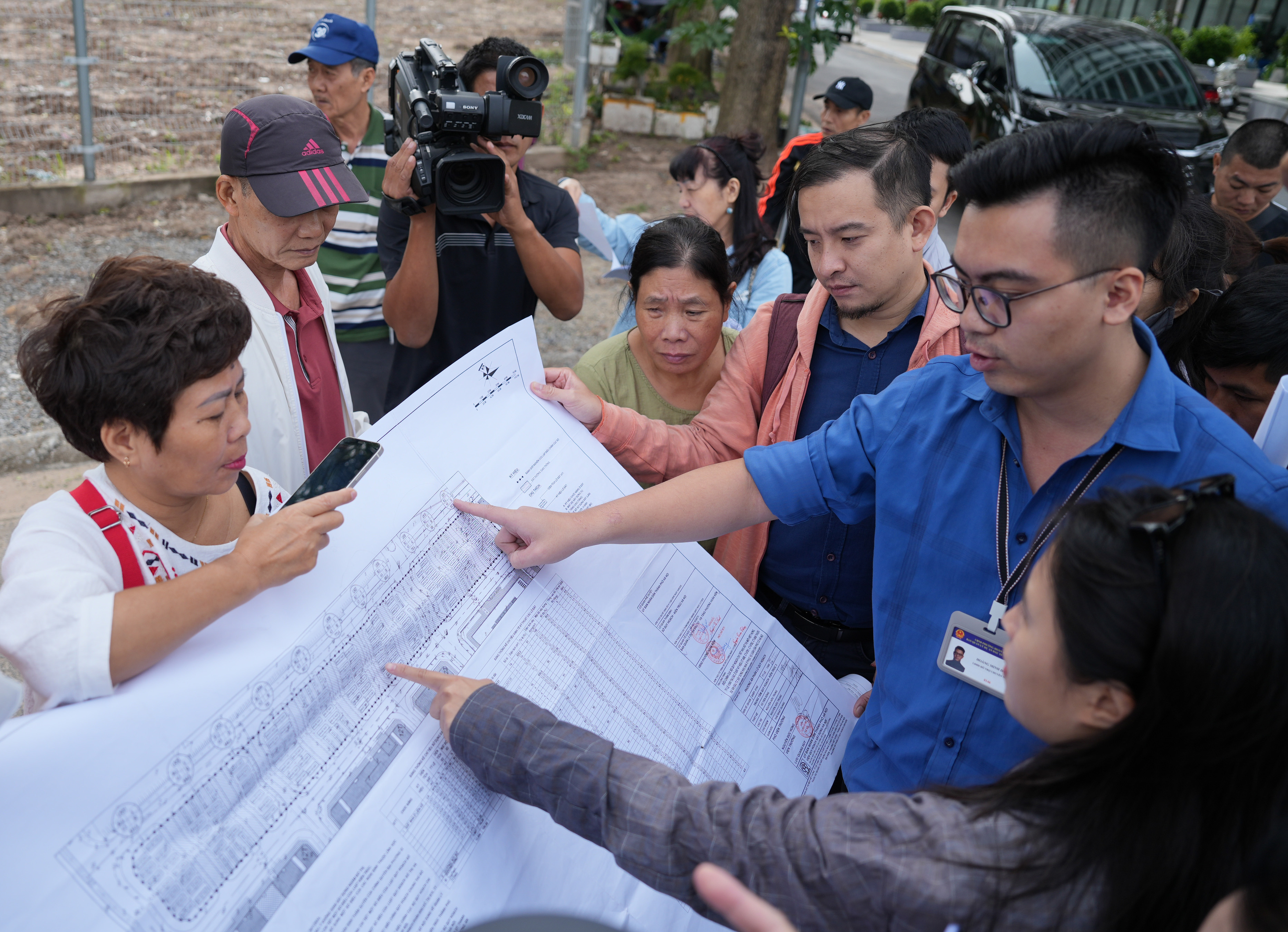 Người dân sống bên hồ Hoàn Kiếm đi xem nơi ở mới