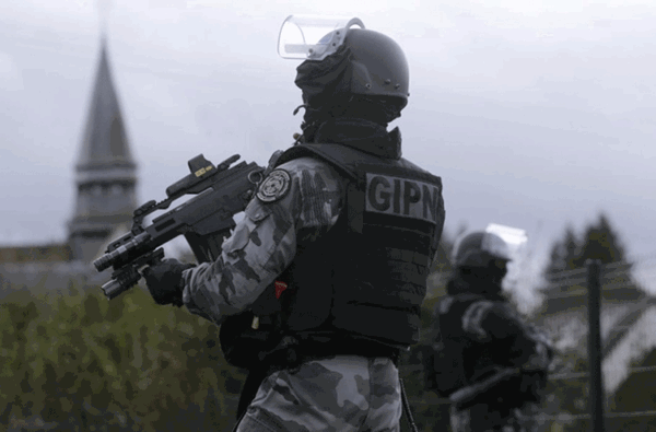 Cận cảnh vũ khí 'khủng' của đặc nhiệm Pháp chống khủng bố ảnh 11