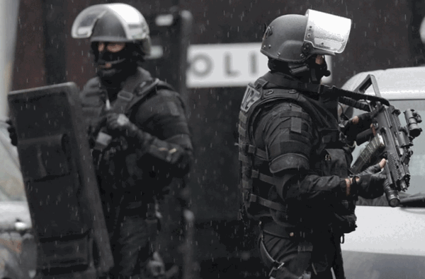 Cận cảnh vũ khí 'khủng' của đặc nhiệm Pháp chống khủng bố ảnh 1