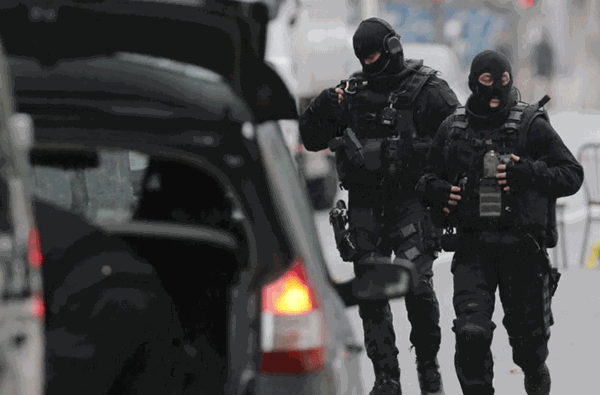 Cận cảnh vũ khí 'khủng' của đặc nhiệm Pháp chống khủng bố ảnh 3