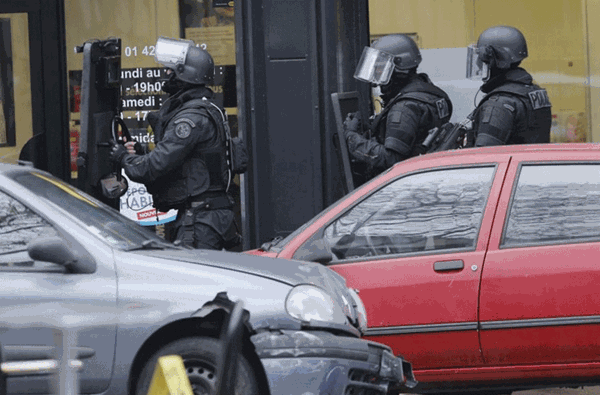 Cận cảnh vũ khí 'khủng' của đặc nhiệm Pháp chống khủng bố ảnh 5